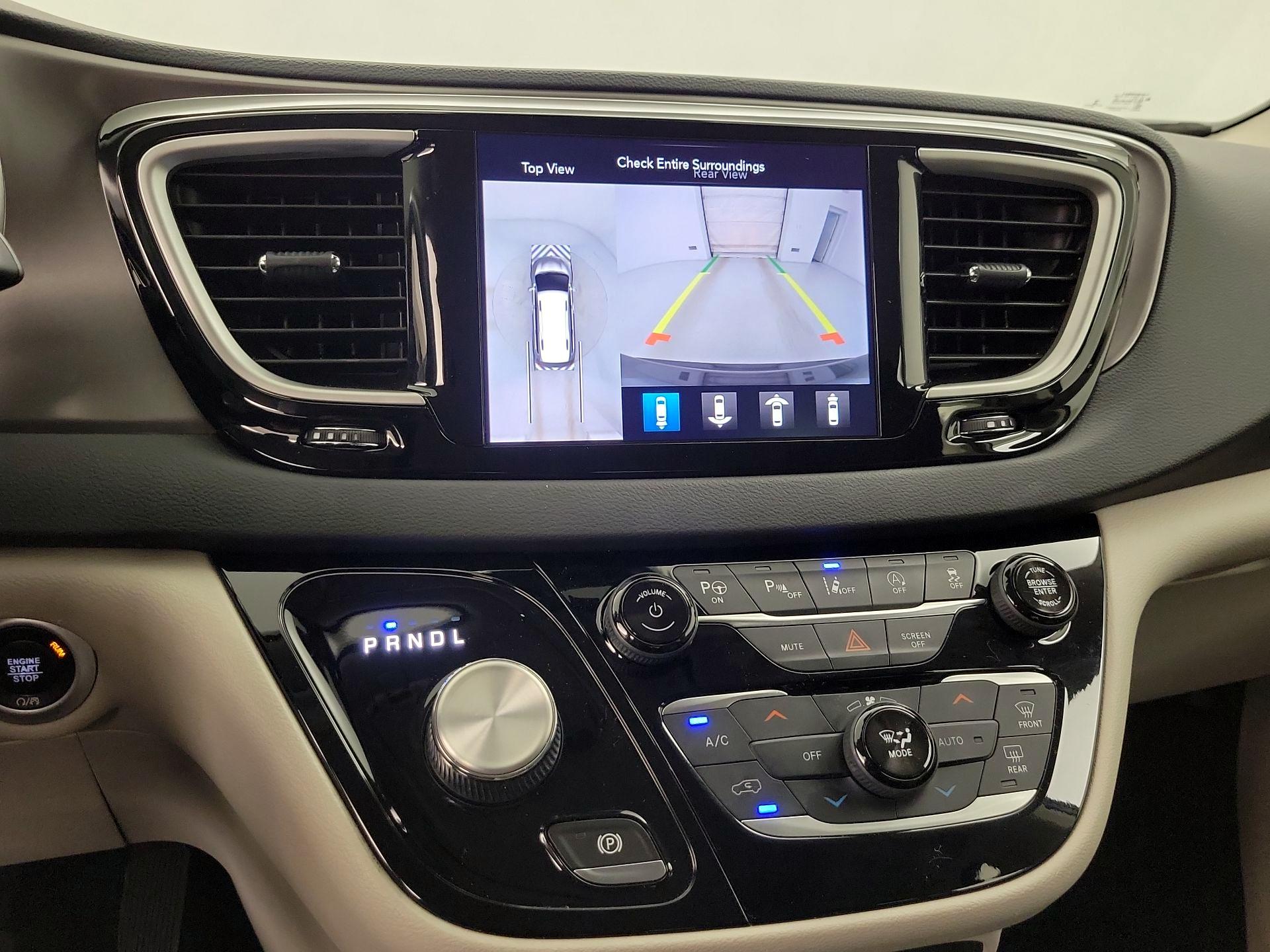 Thumbnail: 2020 Chrysler Pacifica - 15