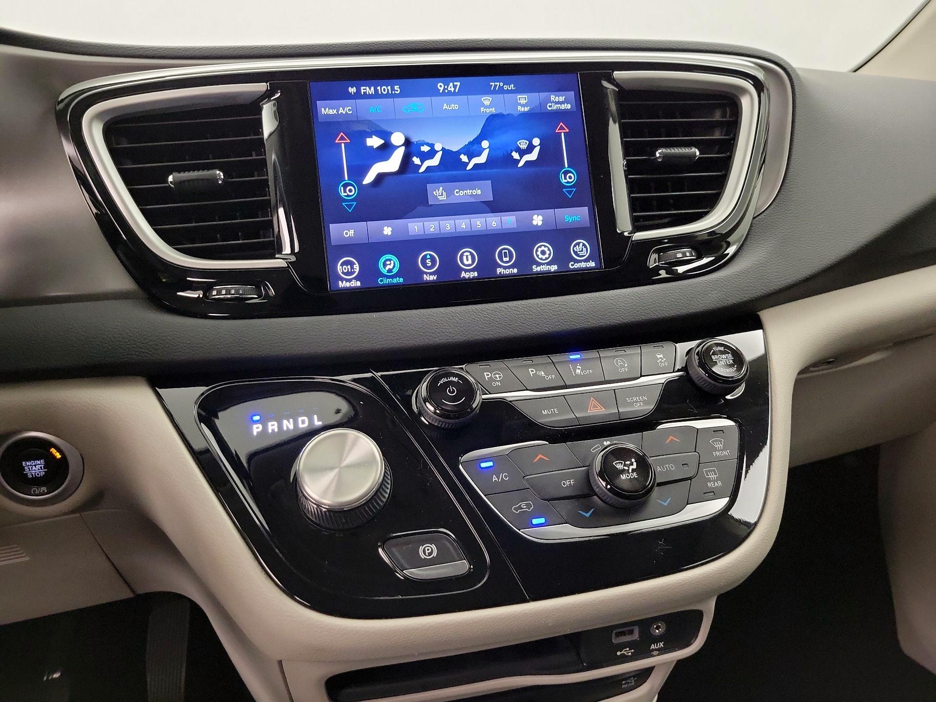 Thumbnail: 2020 Chrysler Pacifica - 17