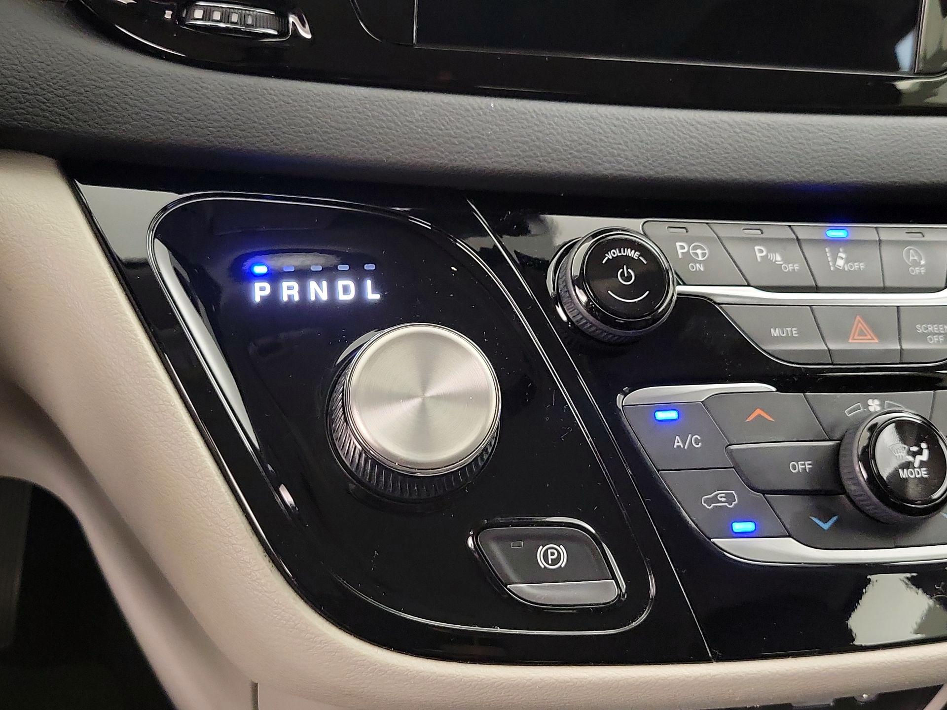 Thumbnail: 2020 Chrysler Pacifica - 18