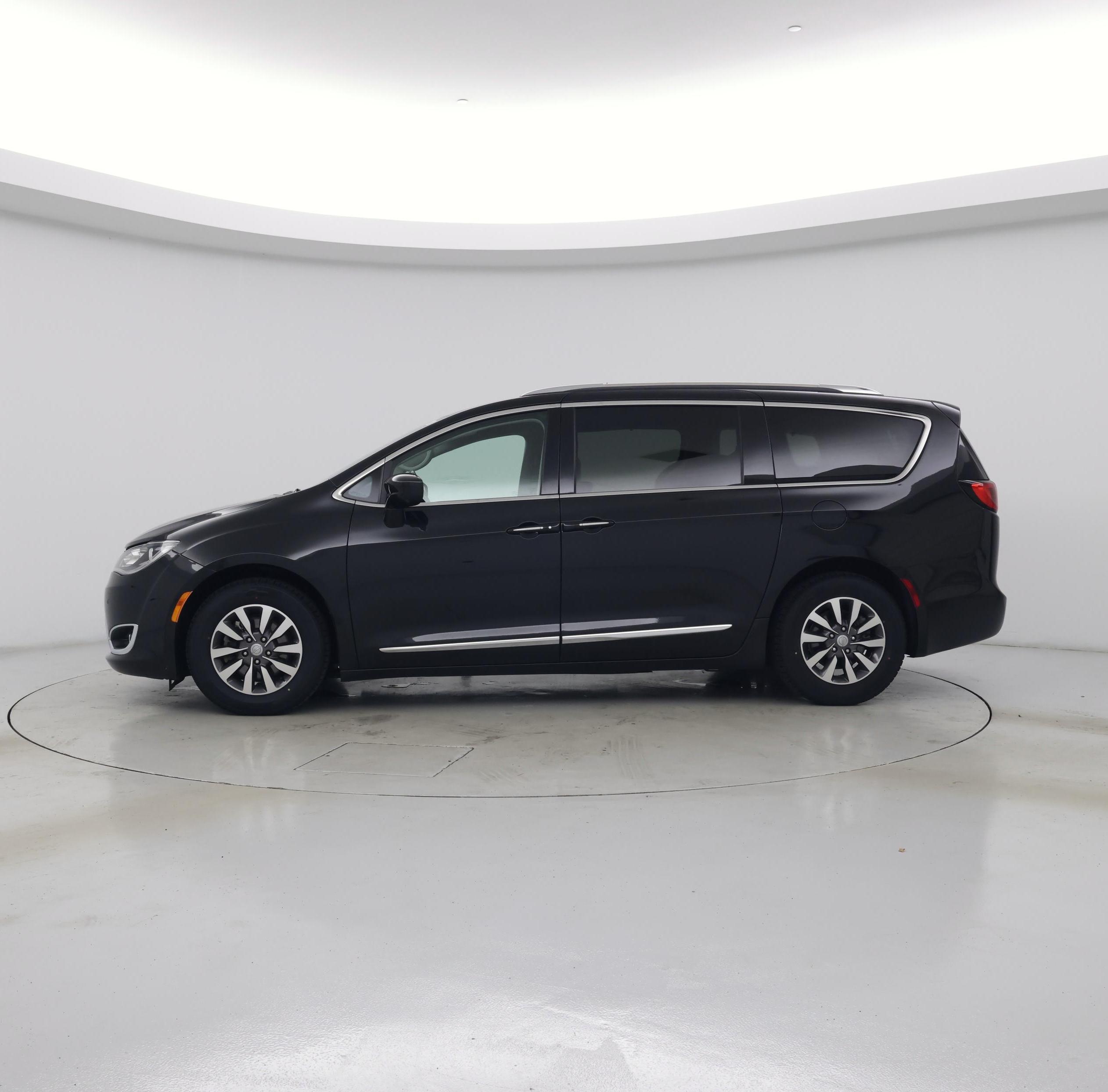 Thumbnail: 2020 Chrysler Pacifica - 3