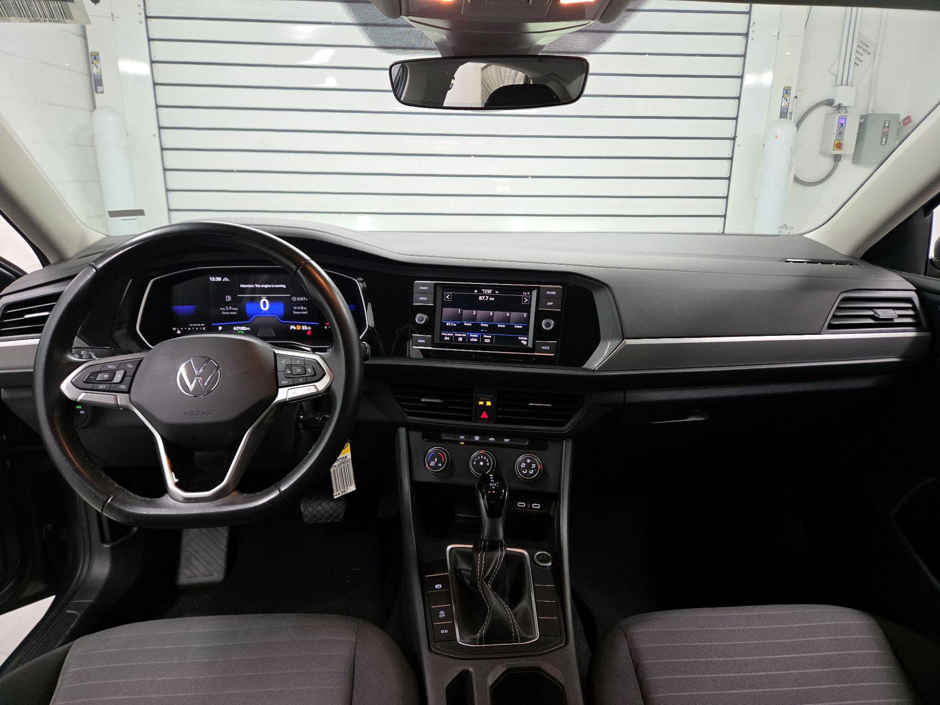 Thumbnail: 2024 Volkswagen Jetta - 9