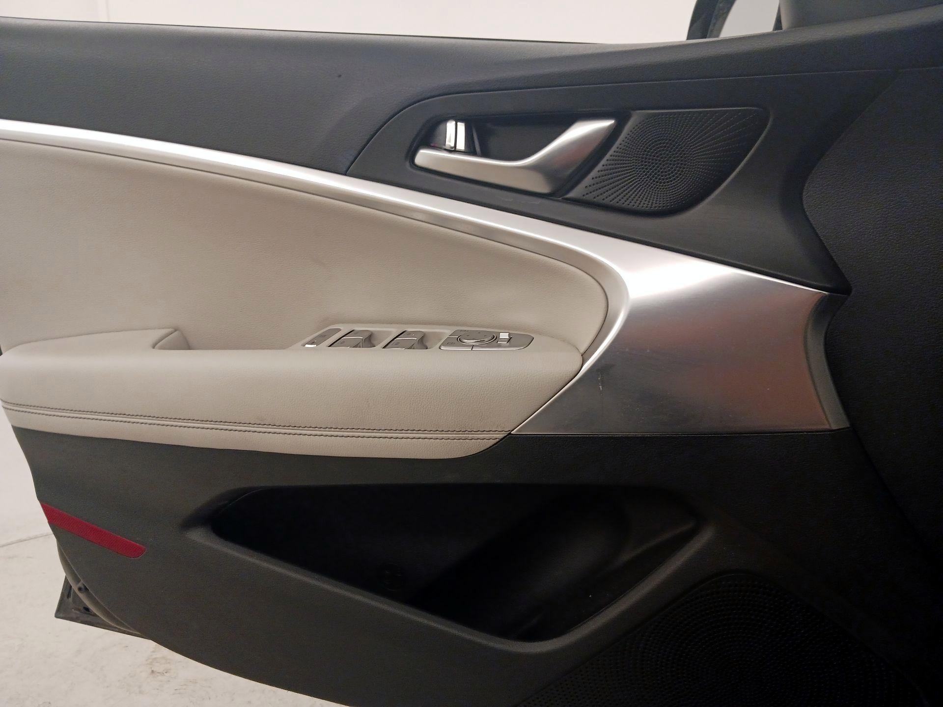 Thumbnail: 2025 Genesis G70 - 12