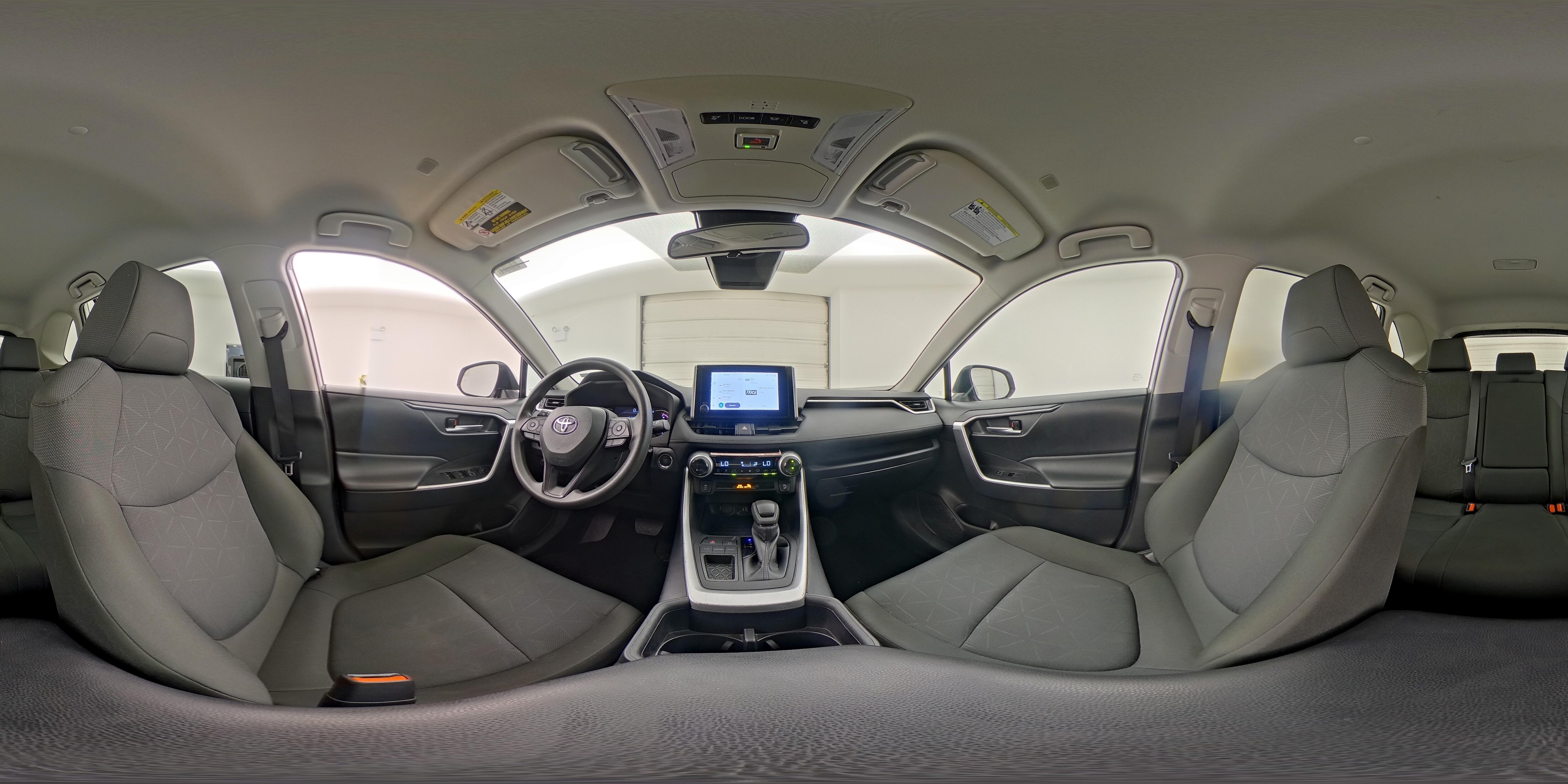 2025 Toyota RAV4 XLE - Photo 24