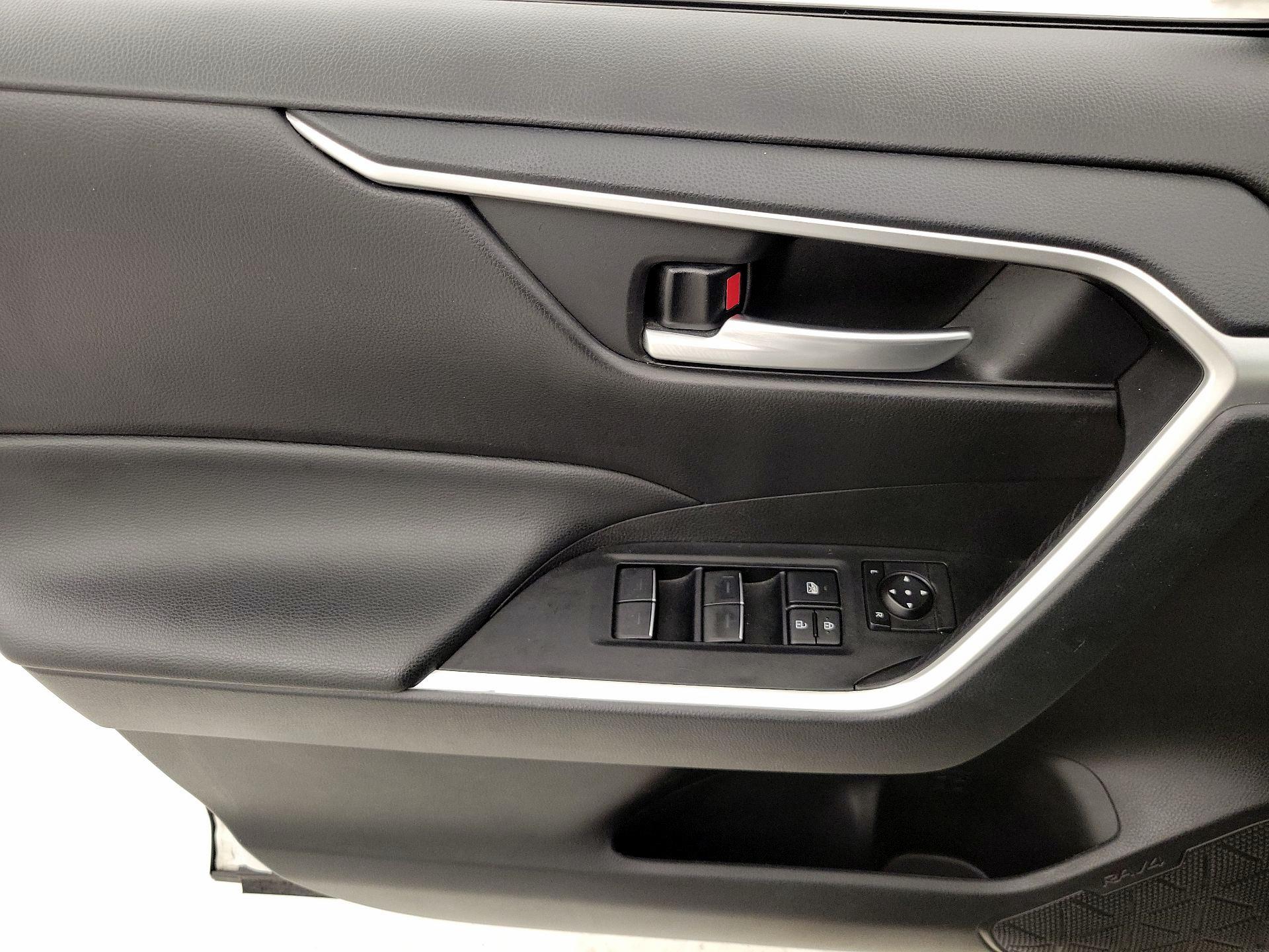 Thumbnail: 2025 Toyota RAV4 - 12