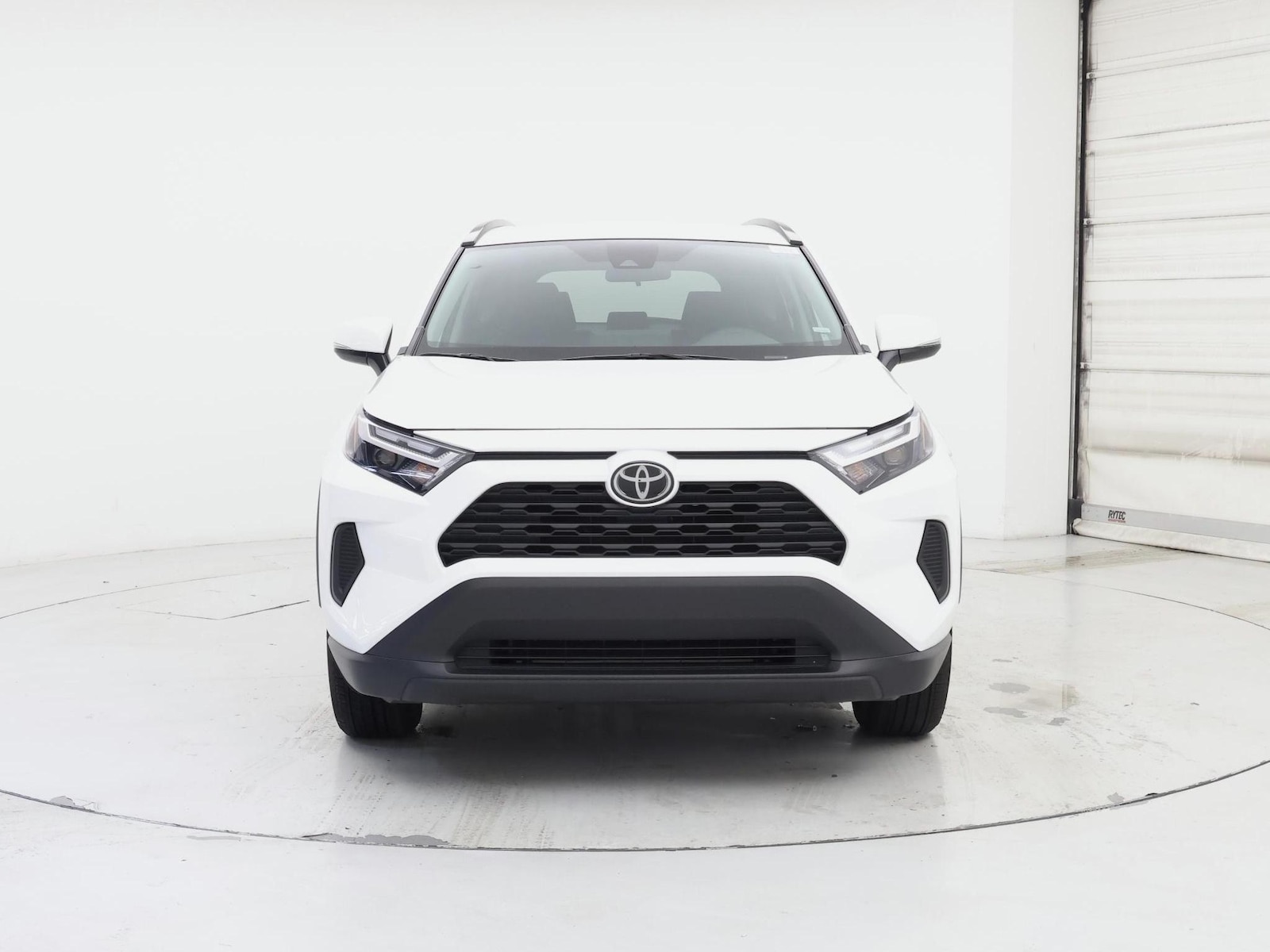 2025 Toyota RAV4 XLE - Photo 6
