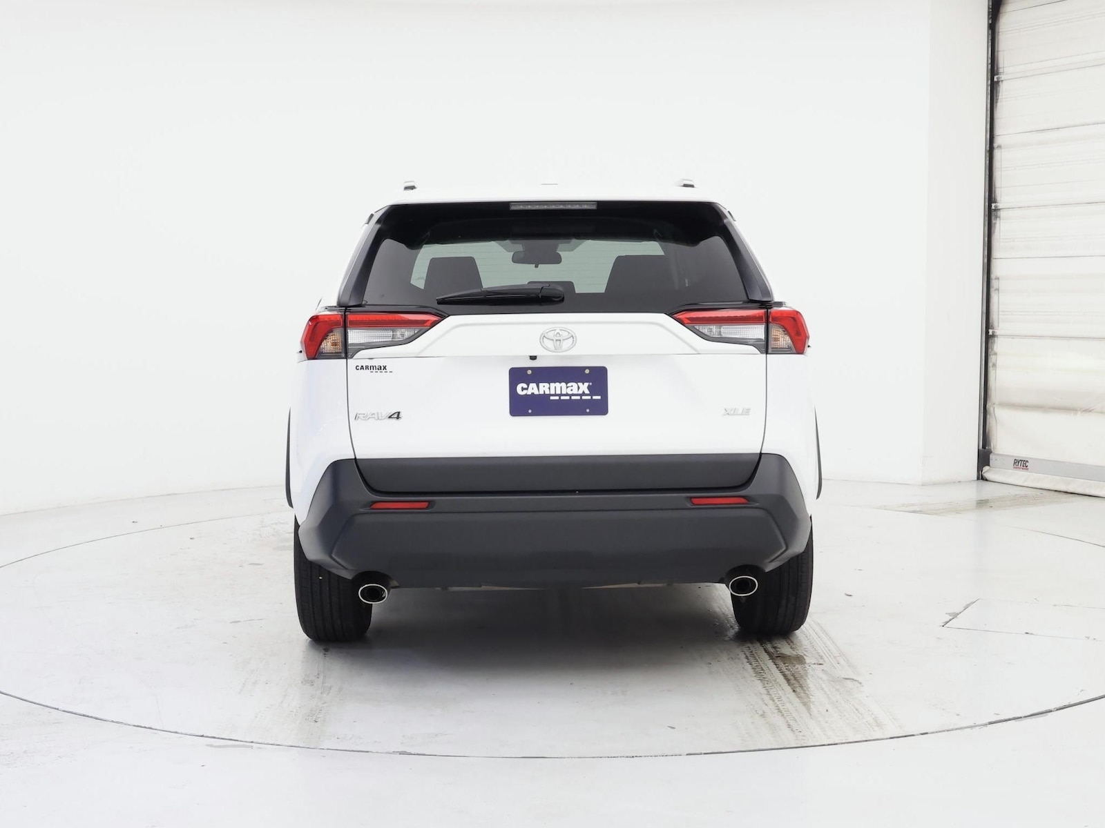 2025 Toyota RAV4 XLE - Photo 7
