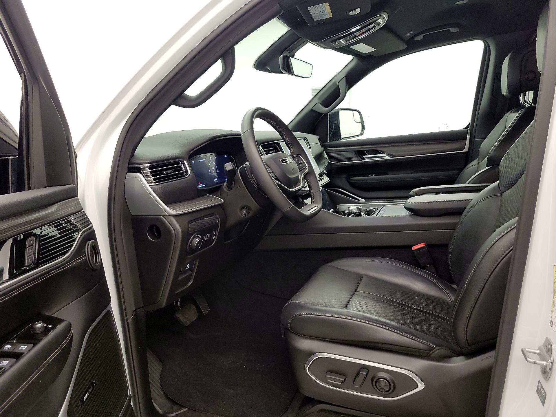 Thumbnail: 2023 Jeep Wagoneer - 11