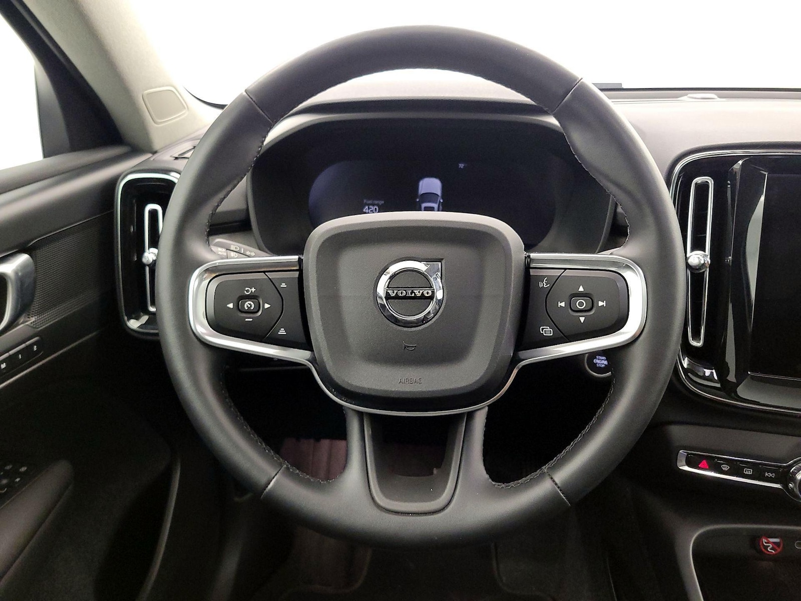 2025 Volvo XC40 Plus - Photo 11