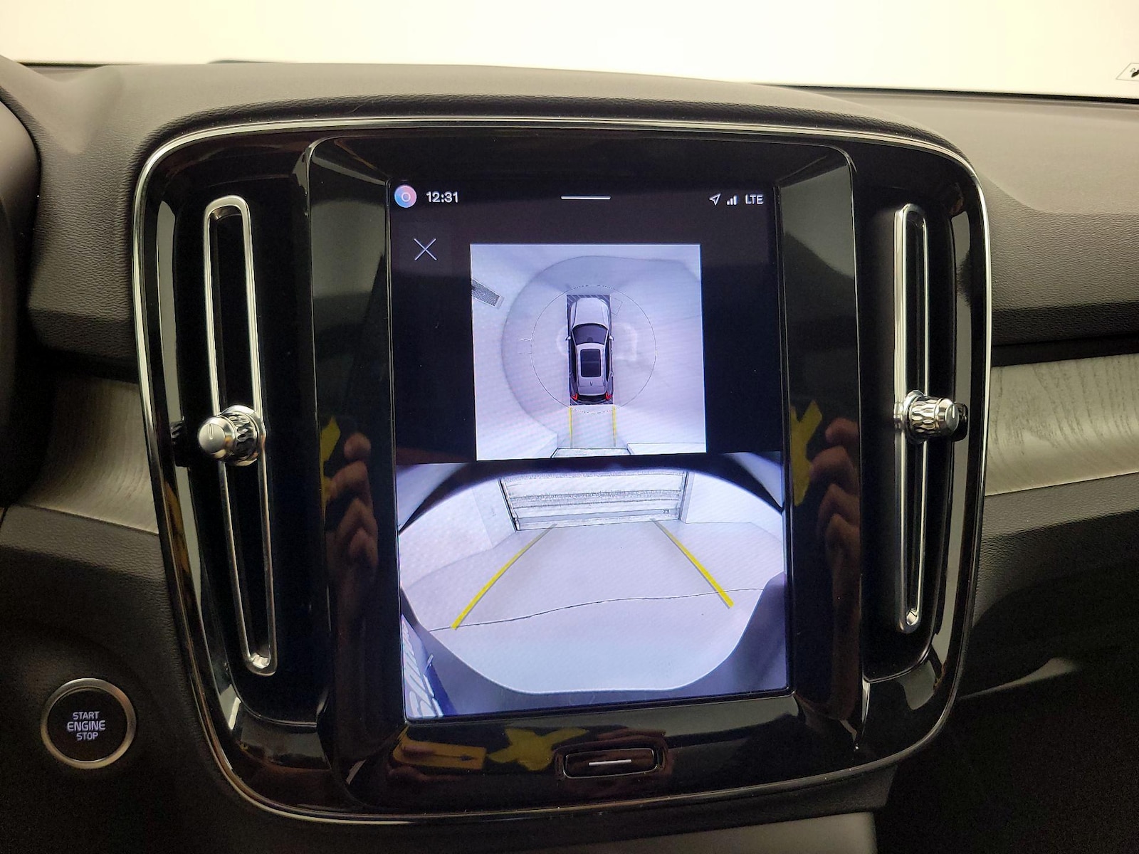 2025 Volvo XC40 Plus - Photo 16