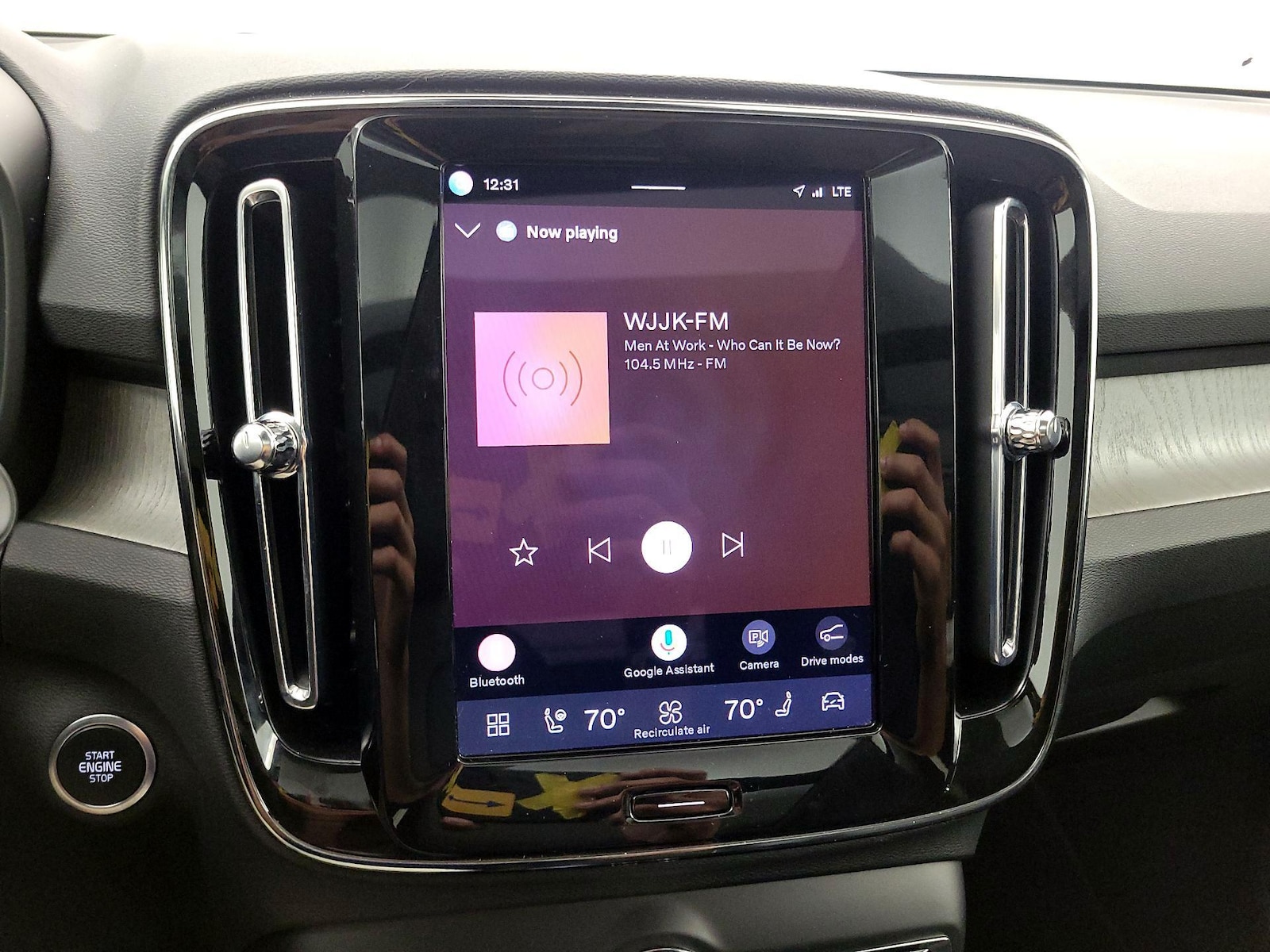 2025 Volvo XC40 Plus - Photo 17