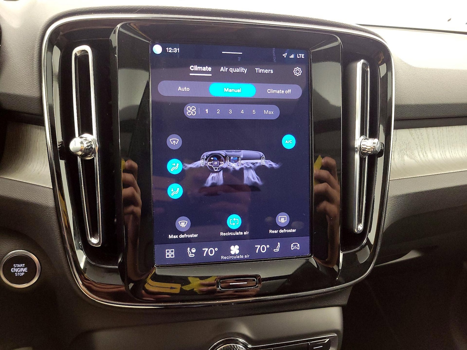 2025 Volvo XC40 Plus - Photo 18