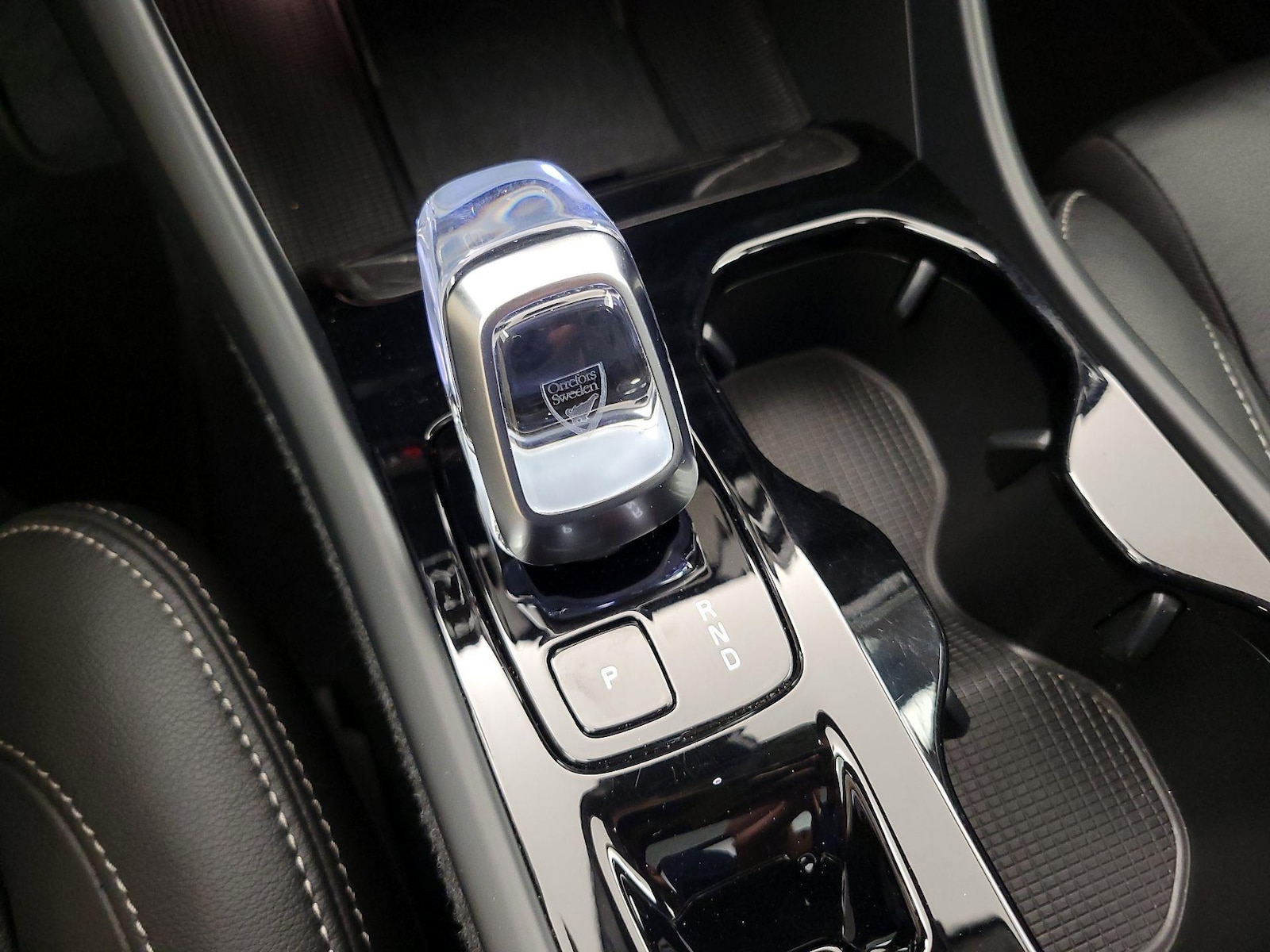 2025 Volvo XC40 Plus - Photo 19