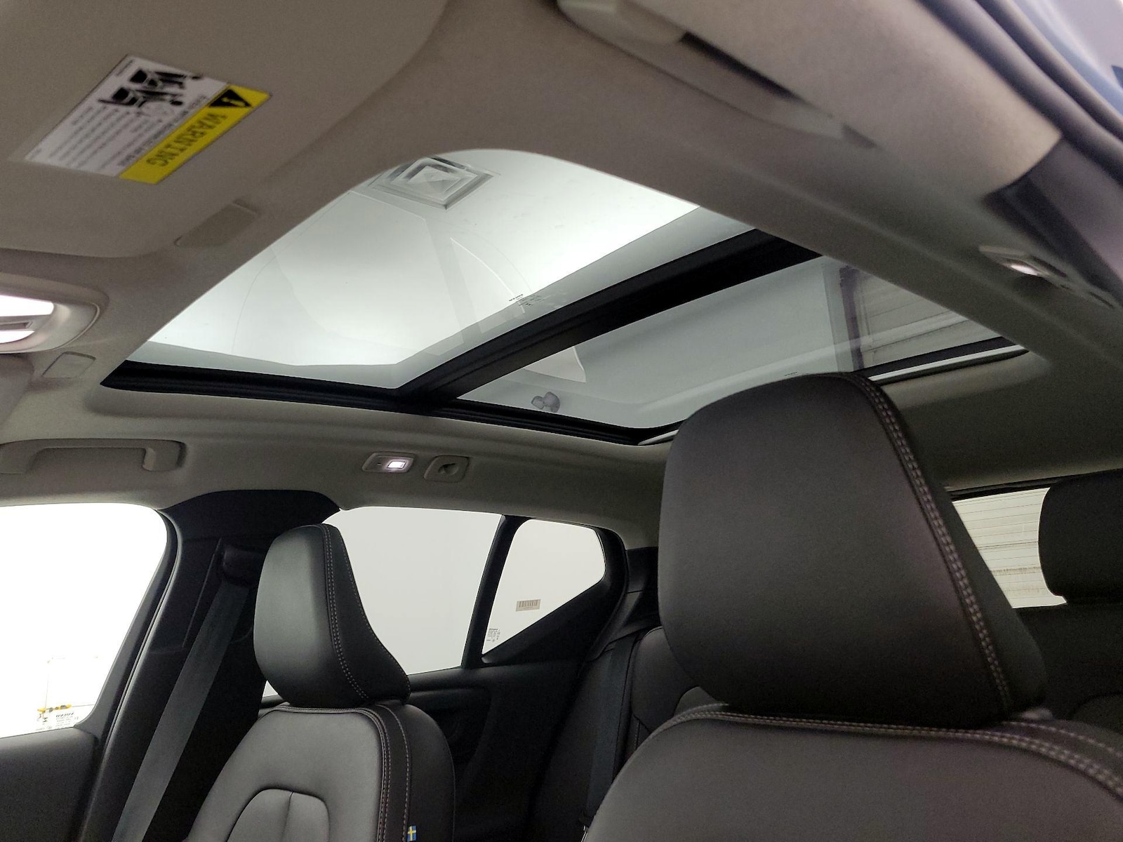 2025 Volvo XC40 Plus - Photo 21