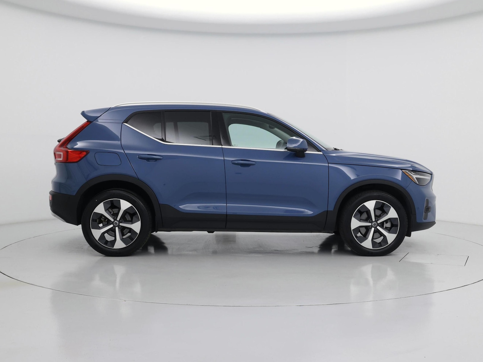 2025 Volvo XC40 Plus - Photo 8