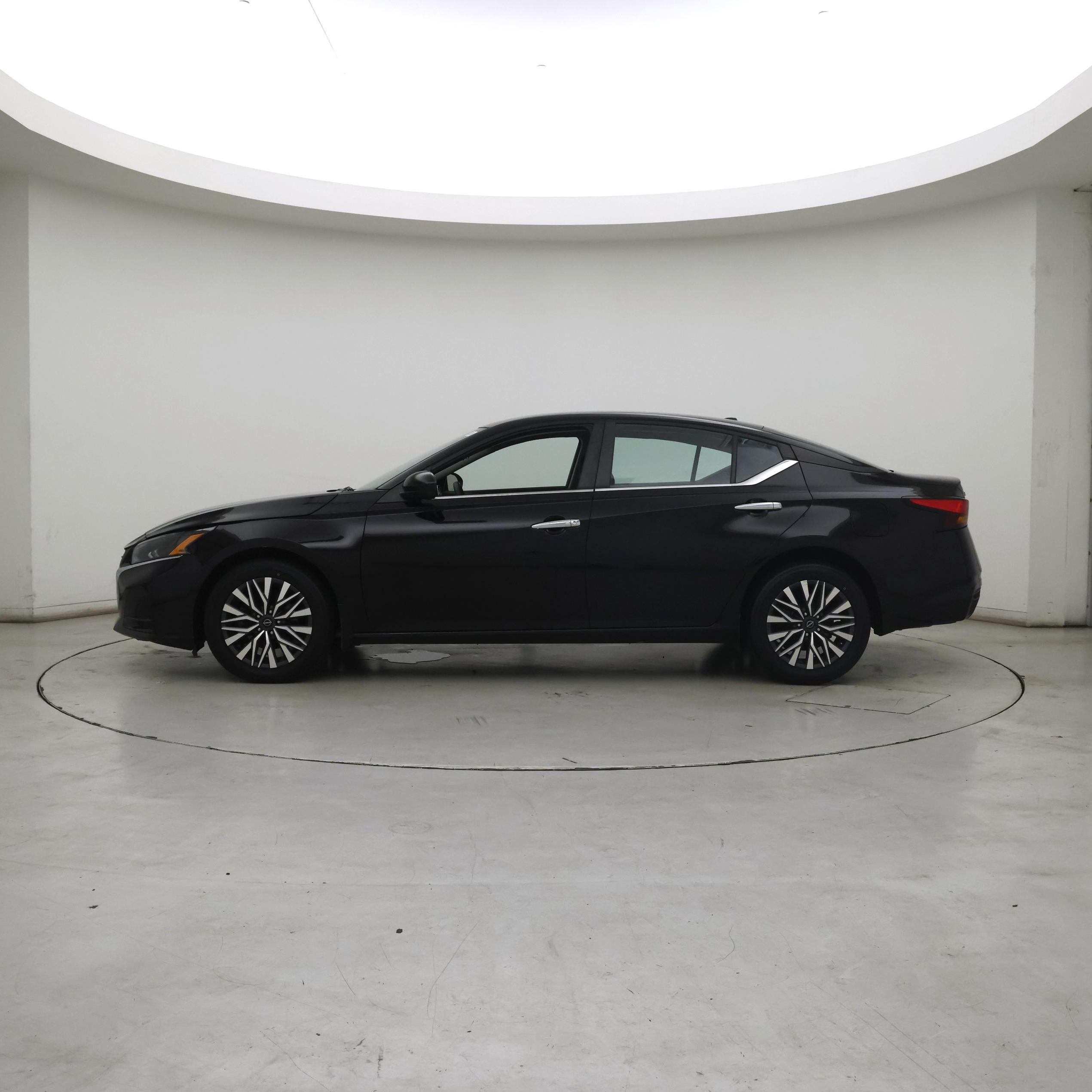 Thumbnail: 2023 Nissan Altima - 3
