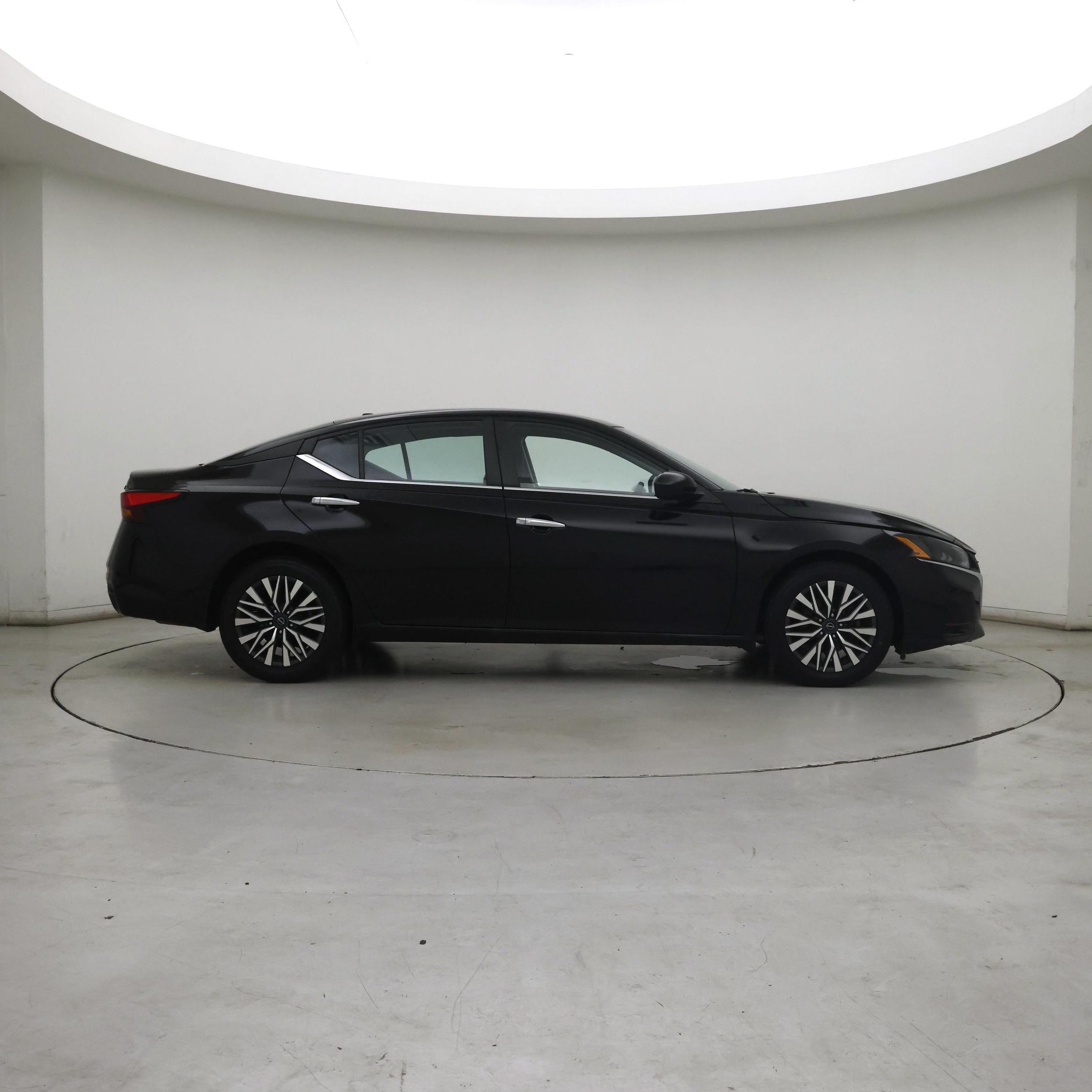 Thumbnail: 2023 Nissan Altima - 7