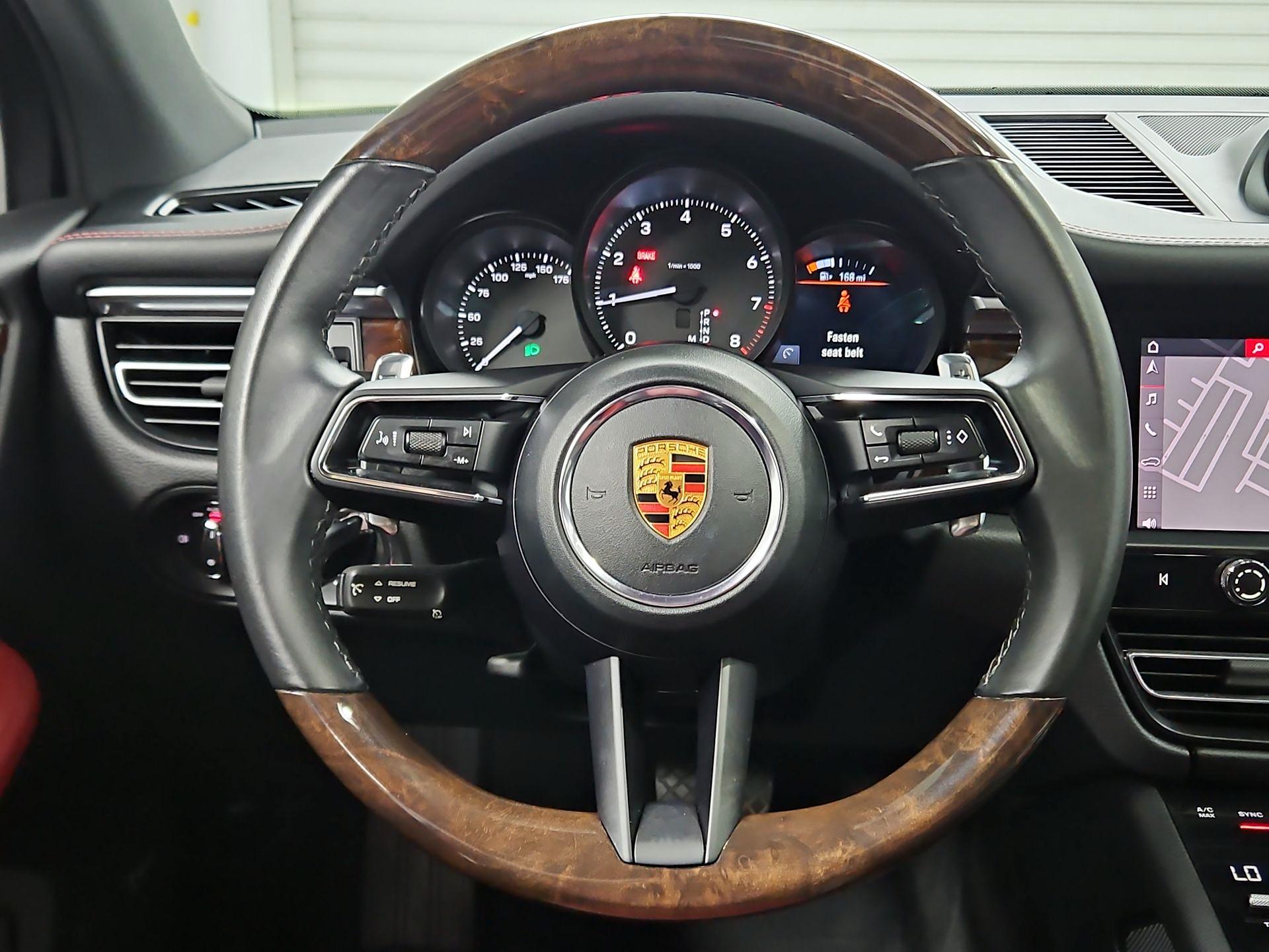 Thumbnail: 2022 Porsche Macan - 10