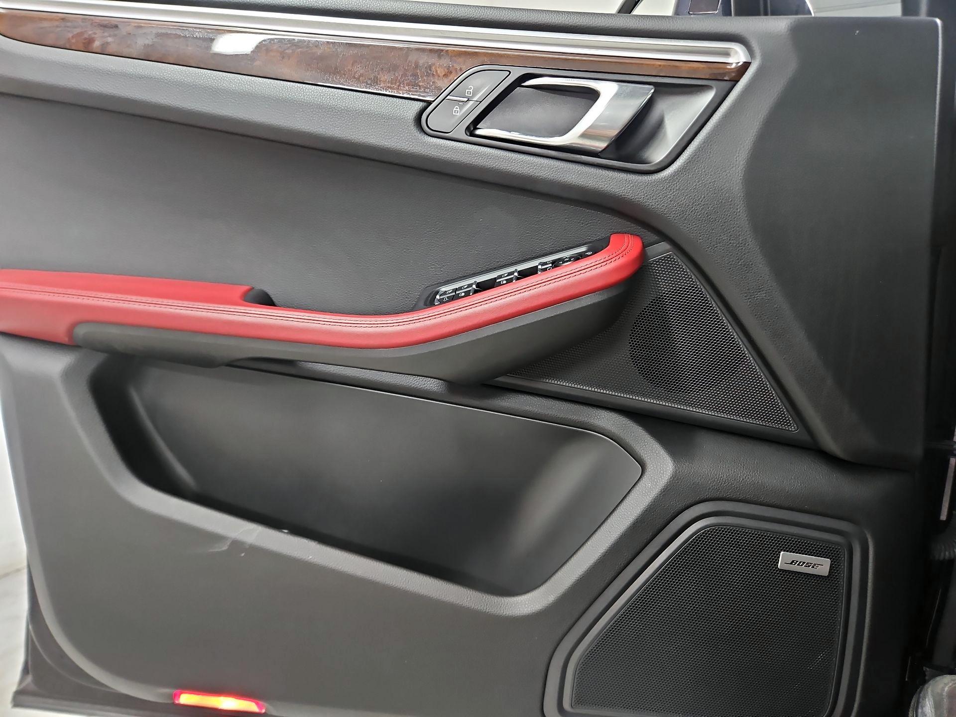 Thumbnail: 2022 Porsche Macan - 12
