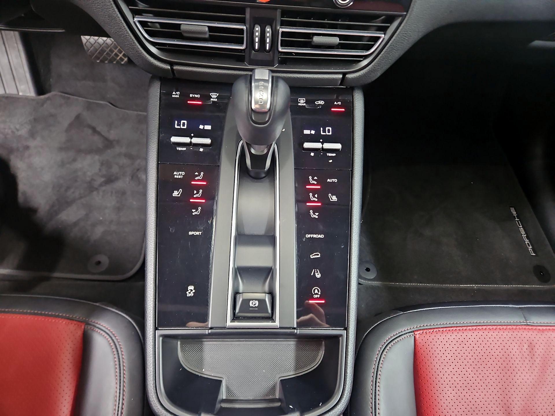 Thumbnail: 2022 Porsche Macan - 18