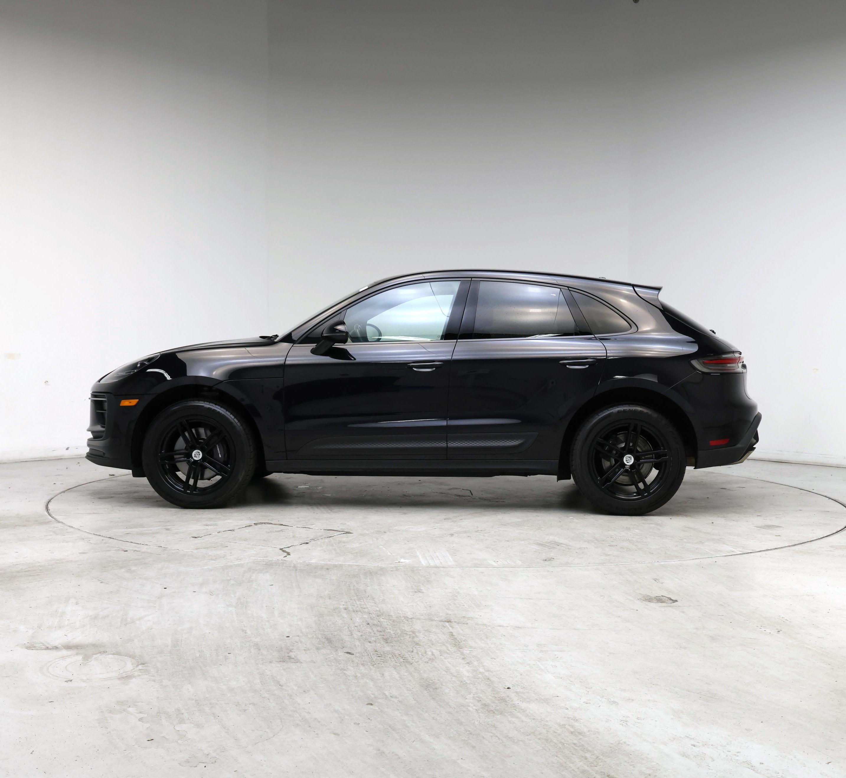 Thumbnail: 2022 Porsche Macan - 3