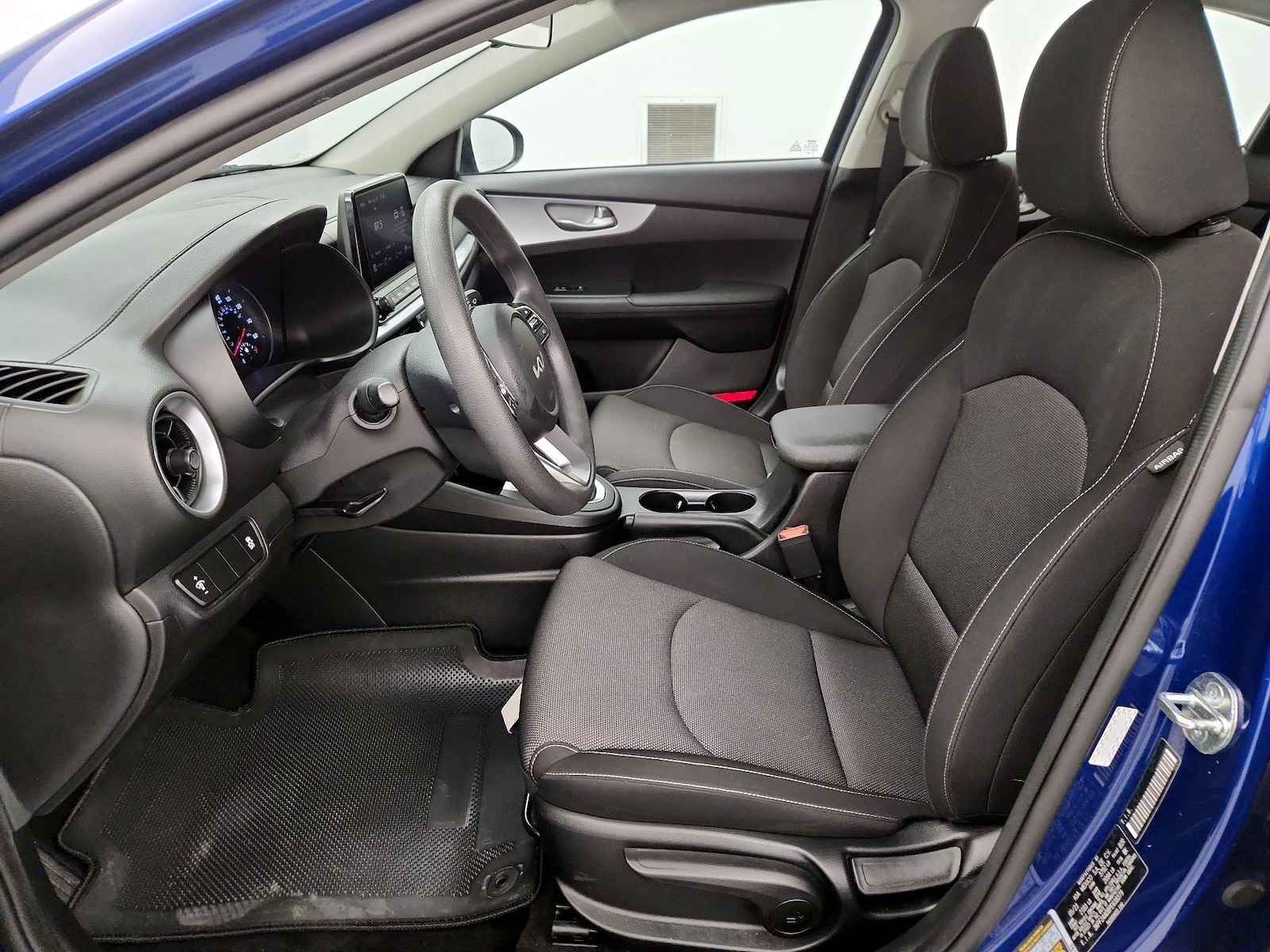 2023 Kia Forte LXS - Photo 12
