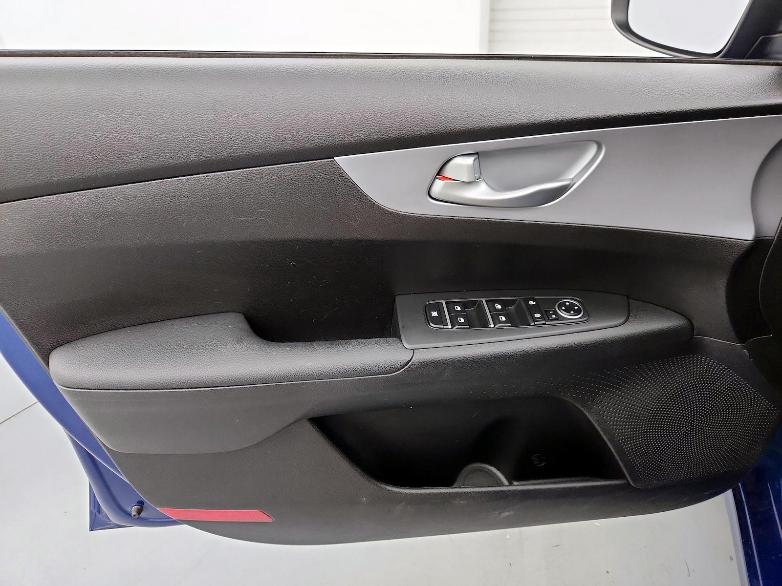 2023 Kia Forte LXS - Photo 13
