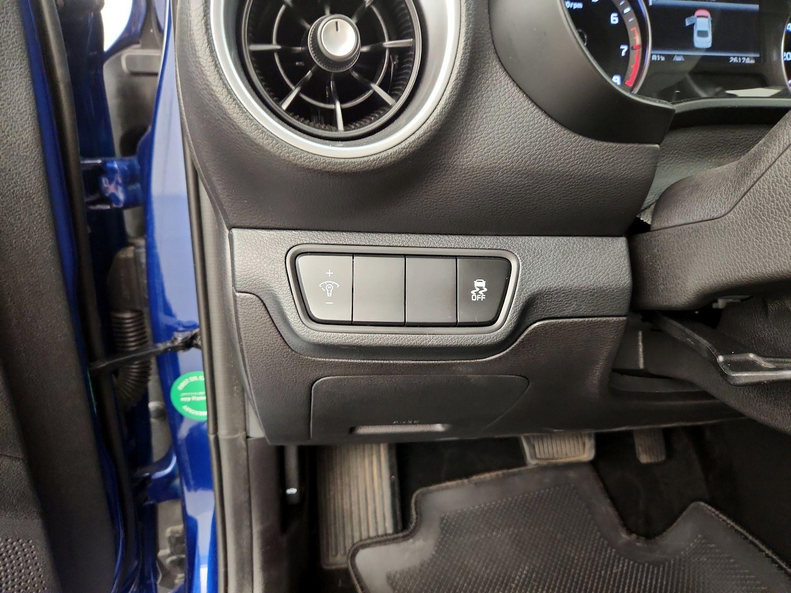 2023 Kia Forte LXS - Photo 14