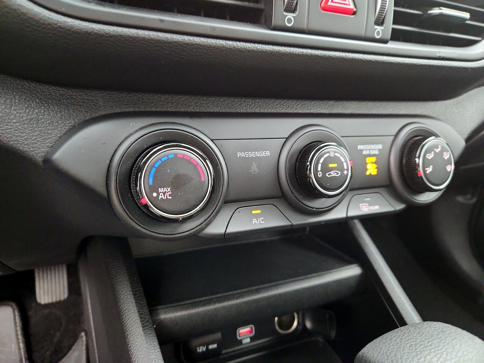 2023 Kia Forte LXS - Photo 17