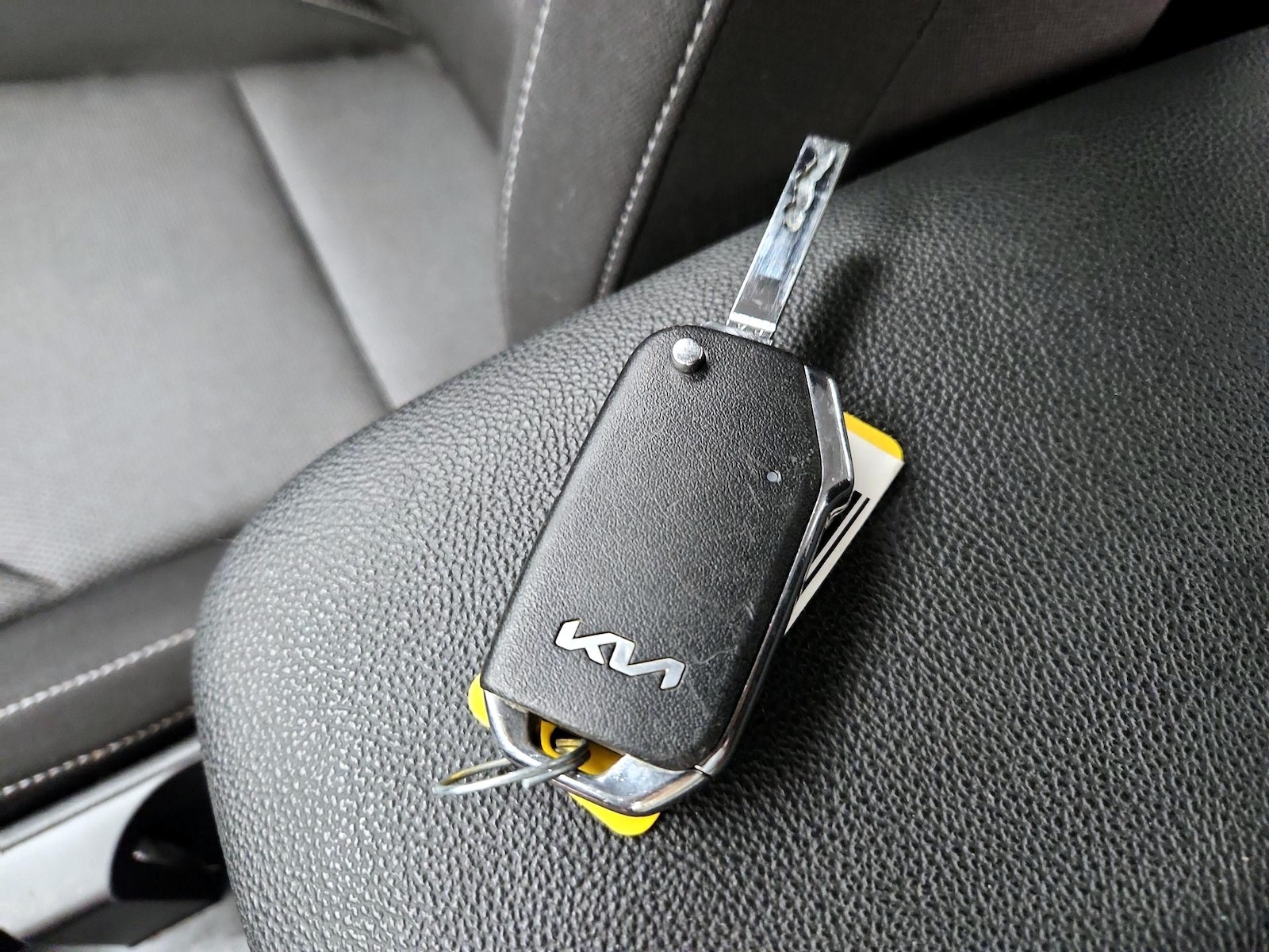 2023 Kia Forte LXS - Photo 23