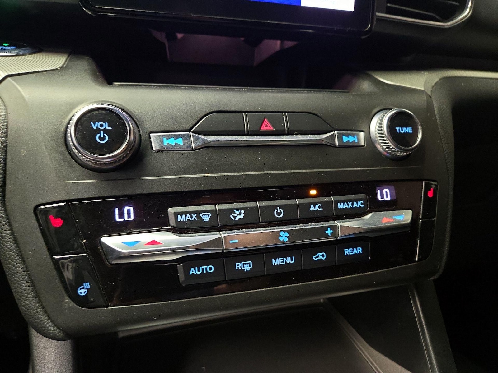 2020 Ford Explorer XLT - Photo 17