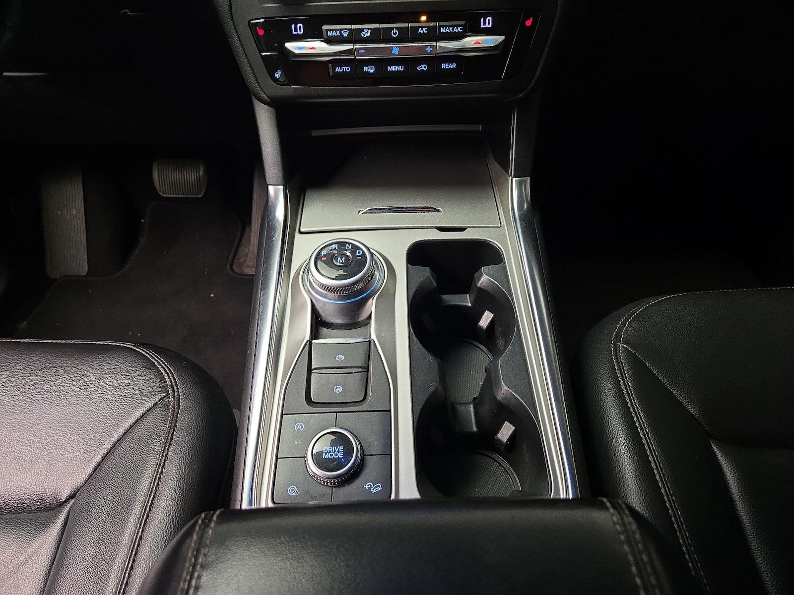 2020 Ford Explorer XLT - Photo 18