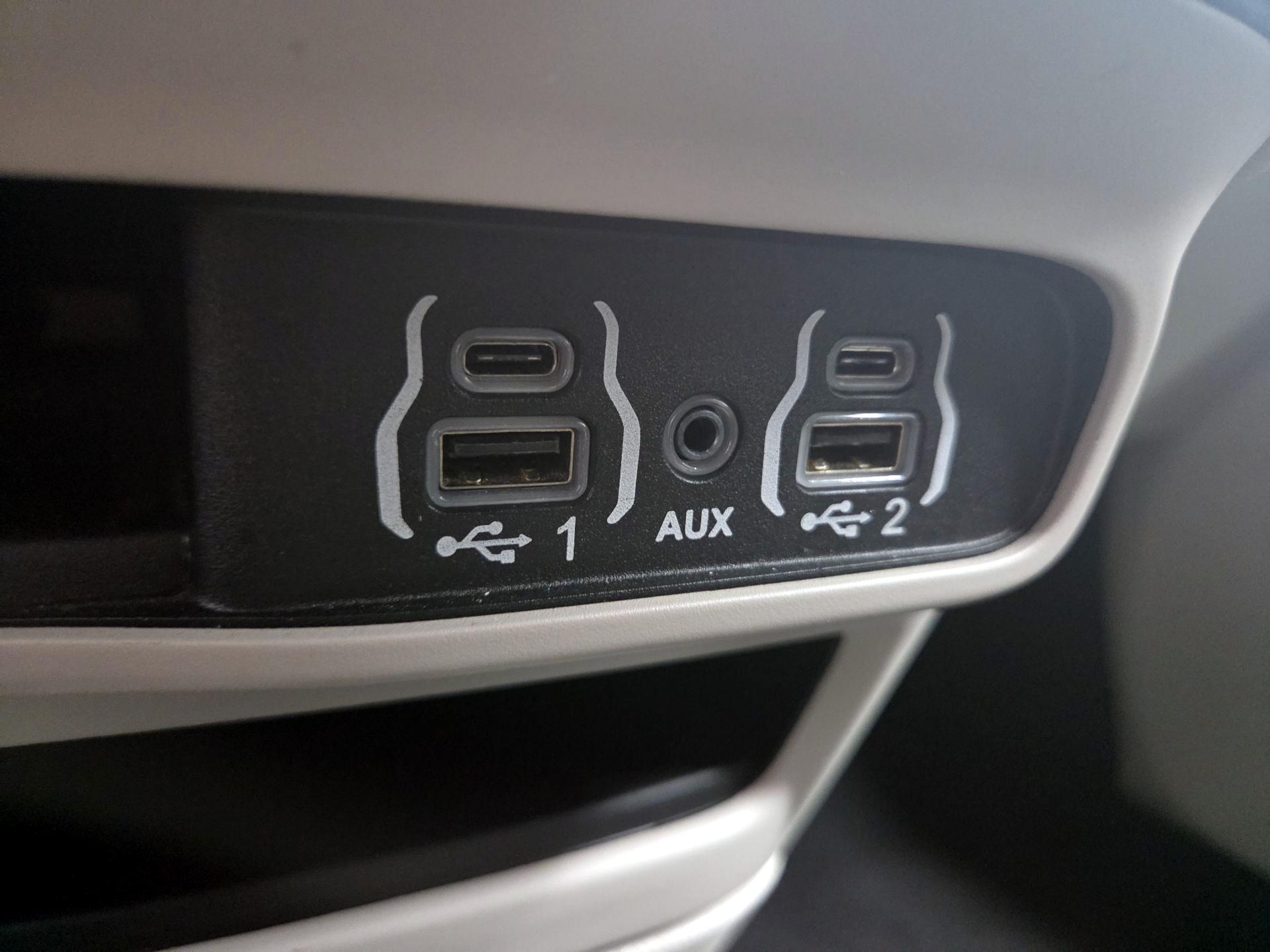 Thumbnail: 2023 Chrysler Pacifica - 18
