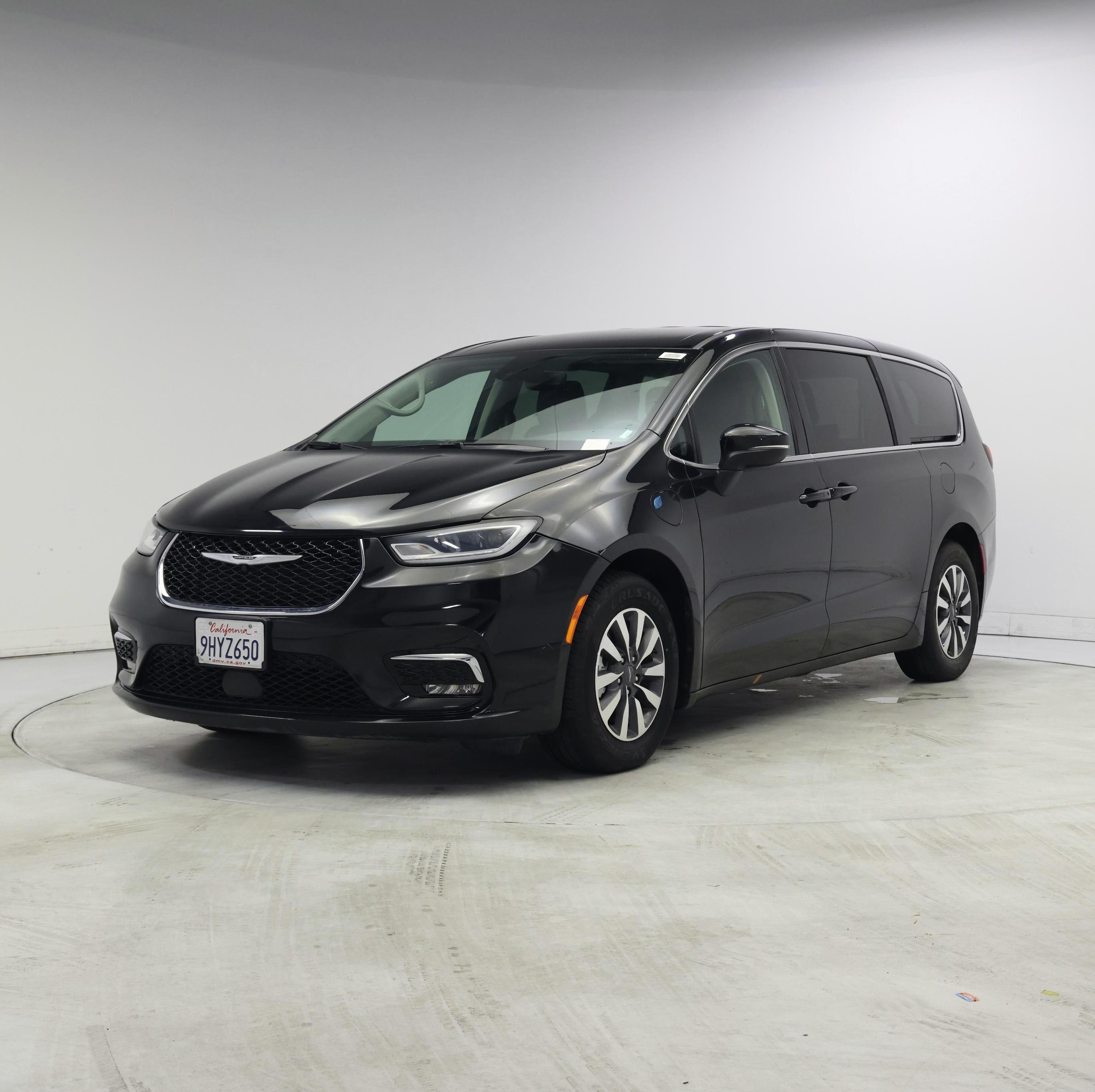 Thumbnail: 2023 Chrysler Pacifica - 4