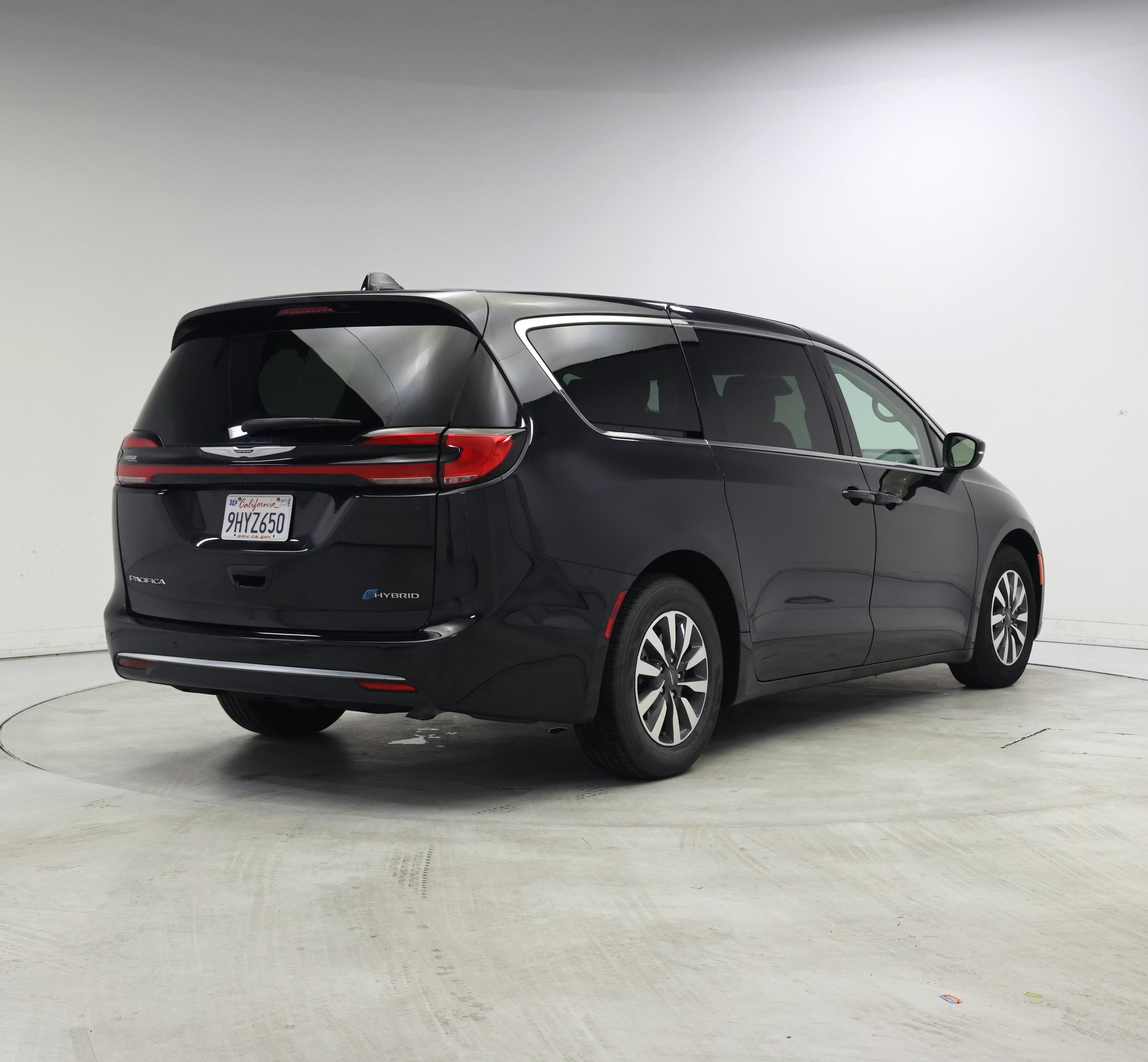 Thumbnail: 2023 Chrysler Pacifica - 8