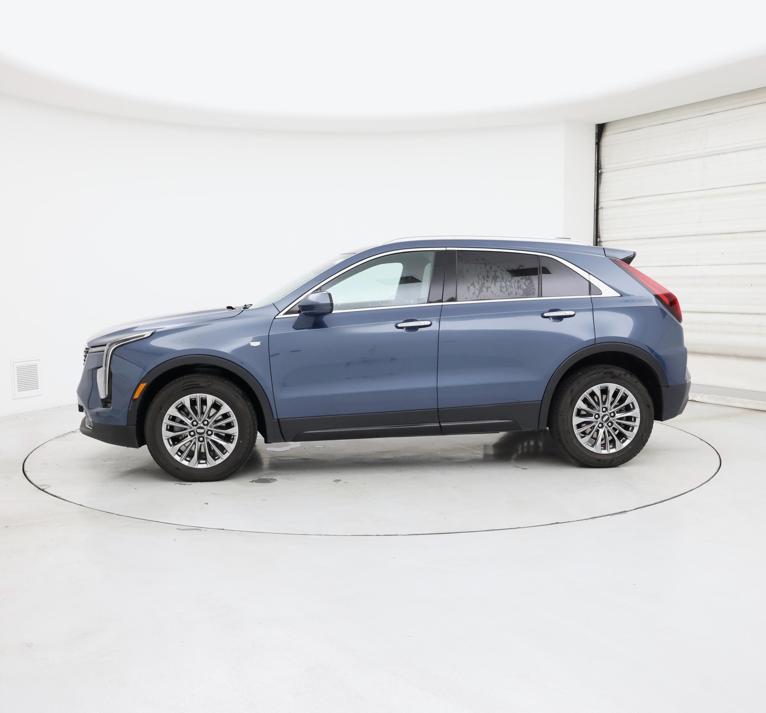 Thumbnail: 2024 Cadillac XT4 - 3