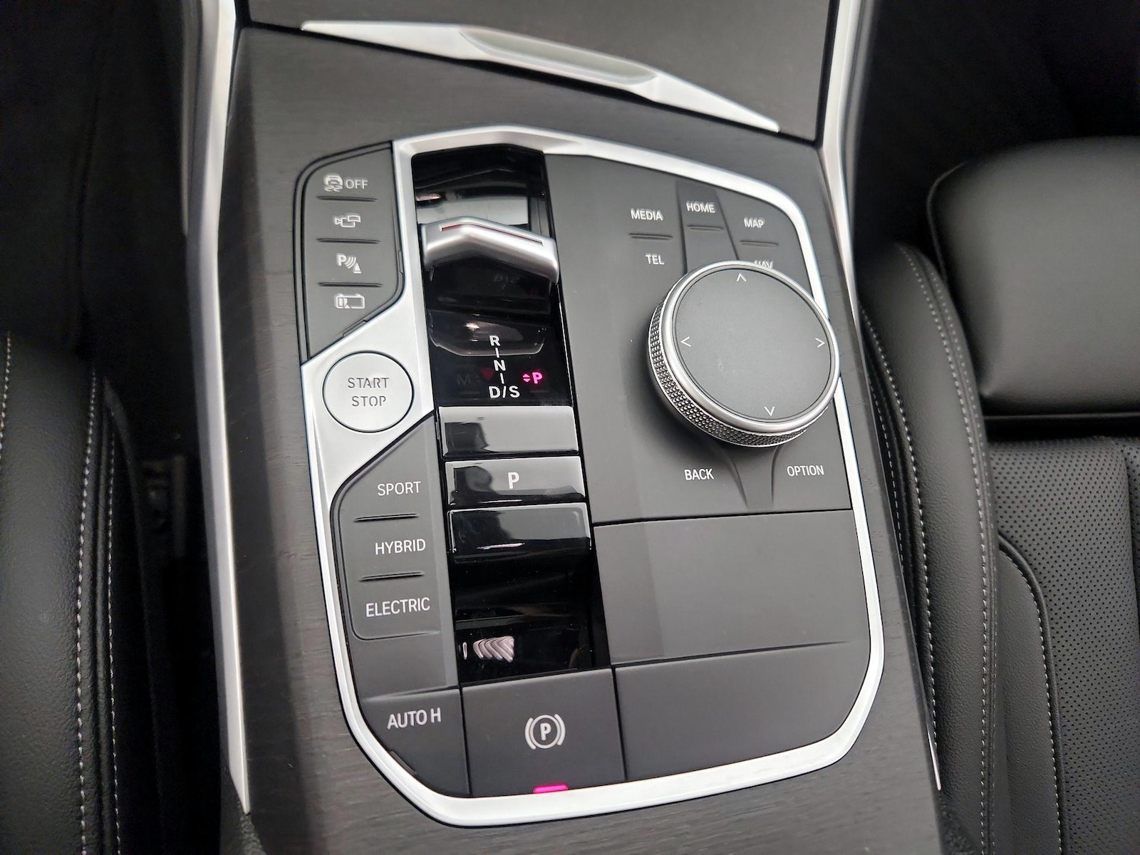 2024 BMW 3 Series 330e - Photo 19