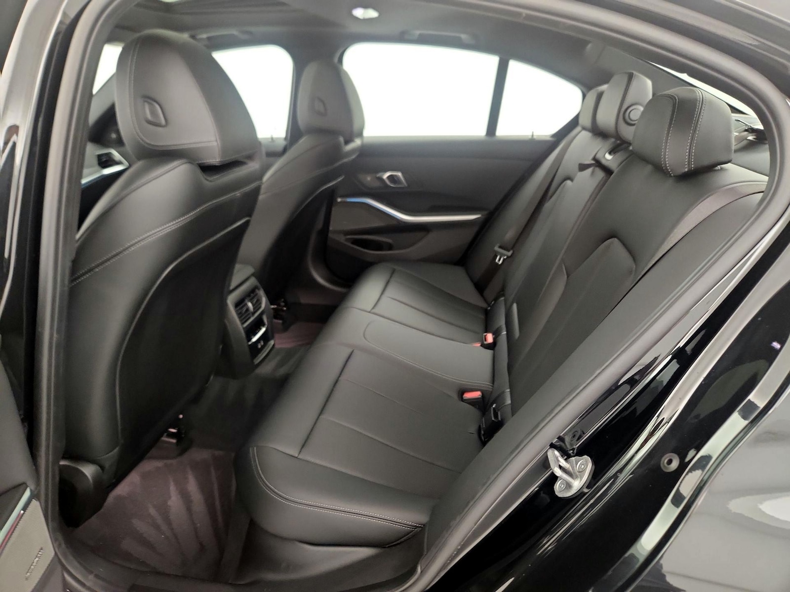 2024 BMW 3 Series 330e - Photo 22