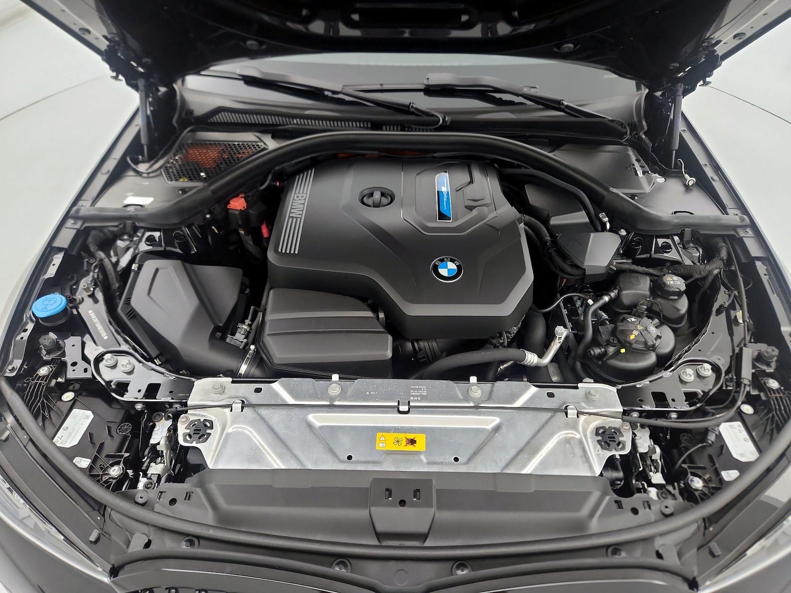 2024 BMW 3 Series 330e - Photo 24