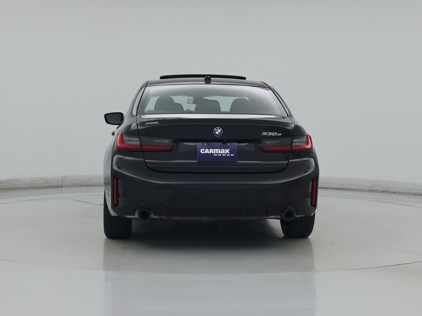 2024 BMW 3 Series 330e - Photo 7