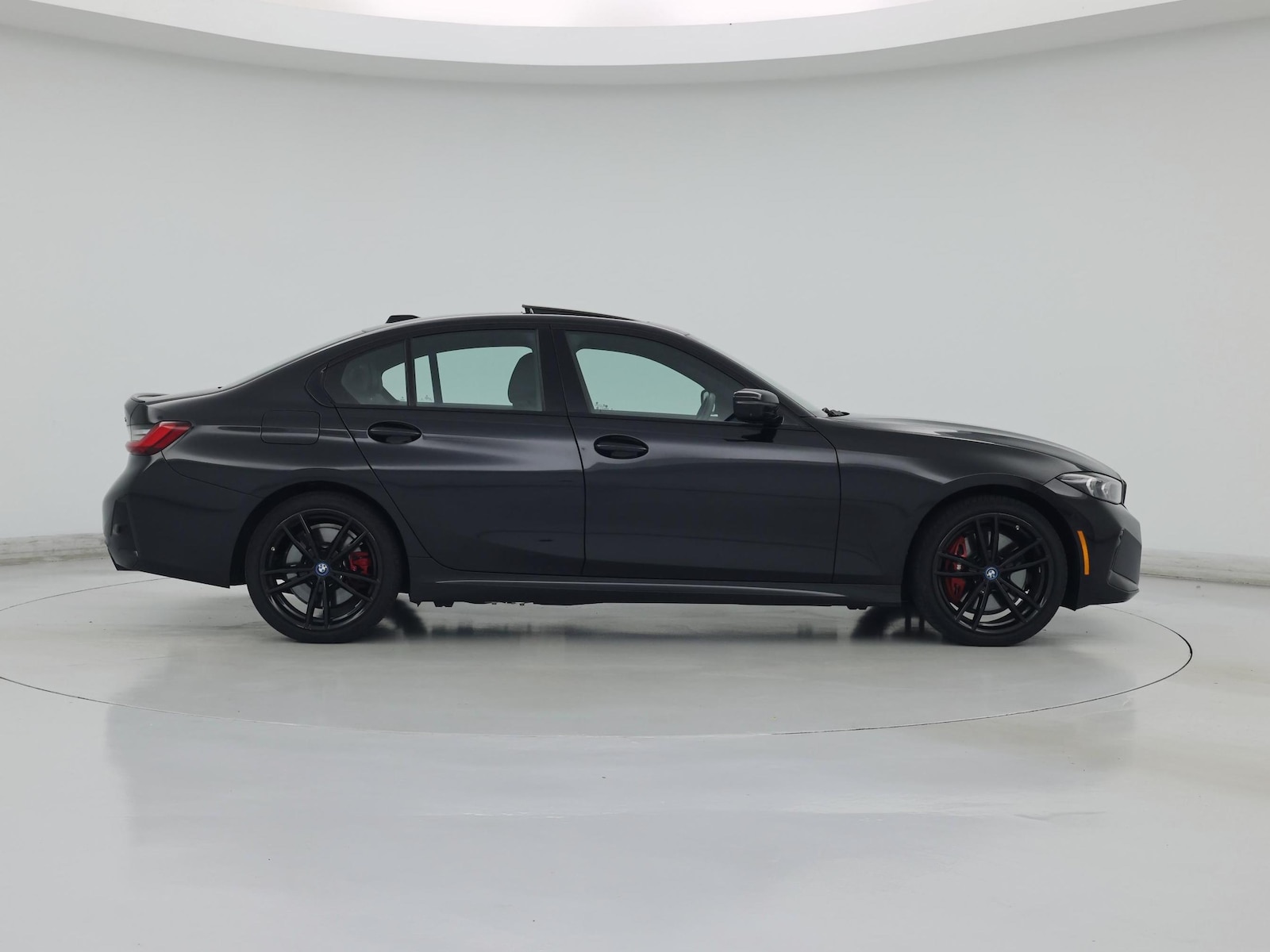 2024 BMW 3 Series 330e - Photo 8