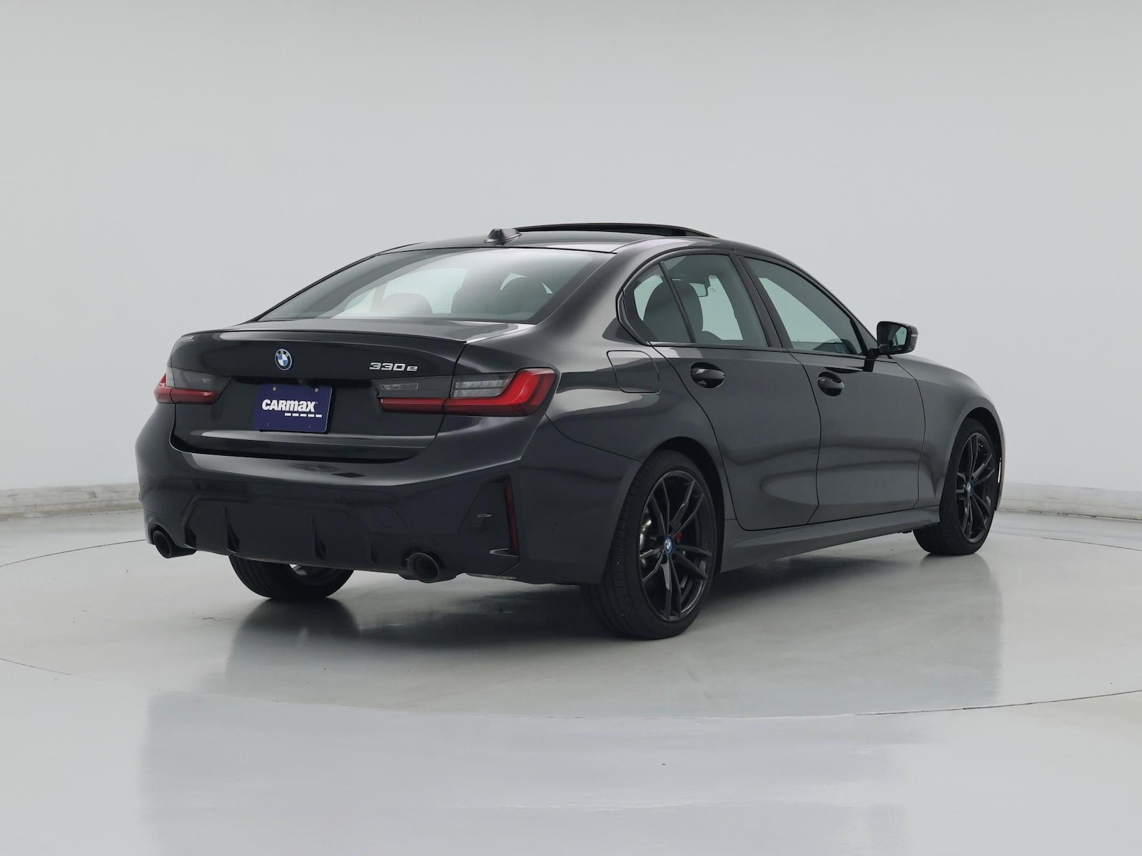 2024 BMW 3 Series 330e - Photo 9
