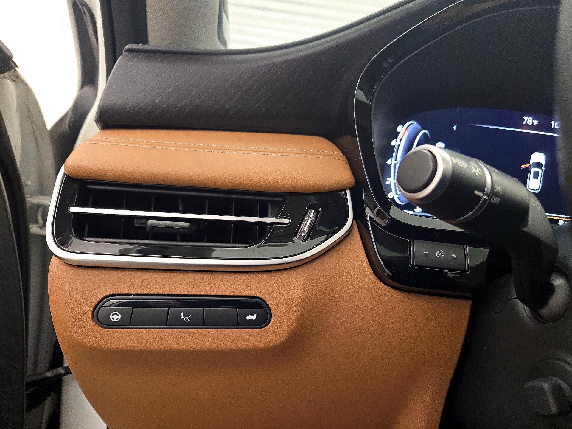 Thumbnail: 2023 INFINITI QX60 - 13