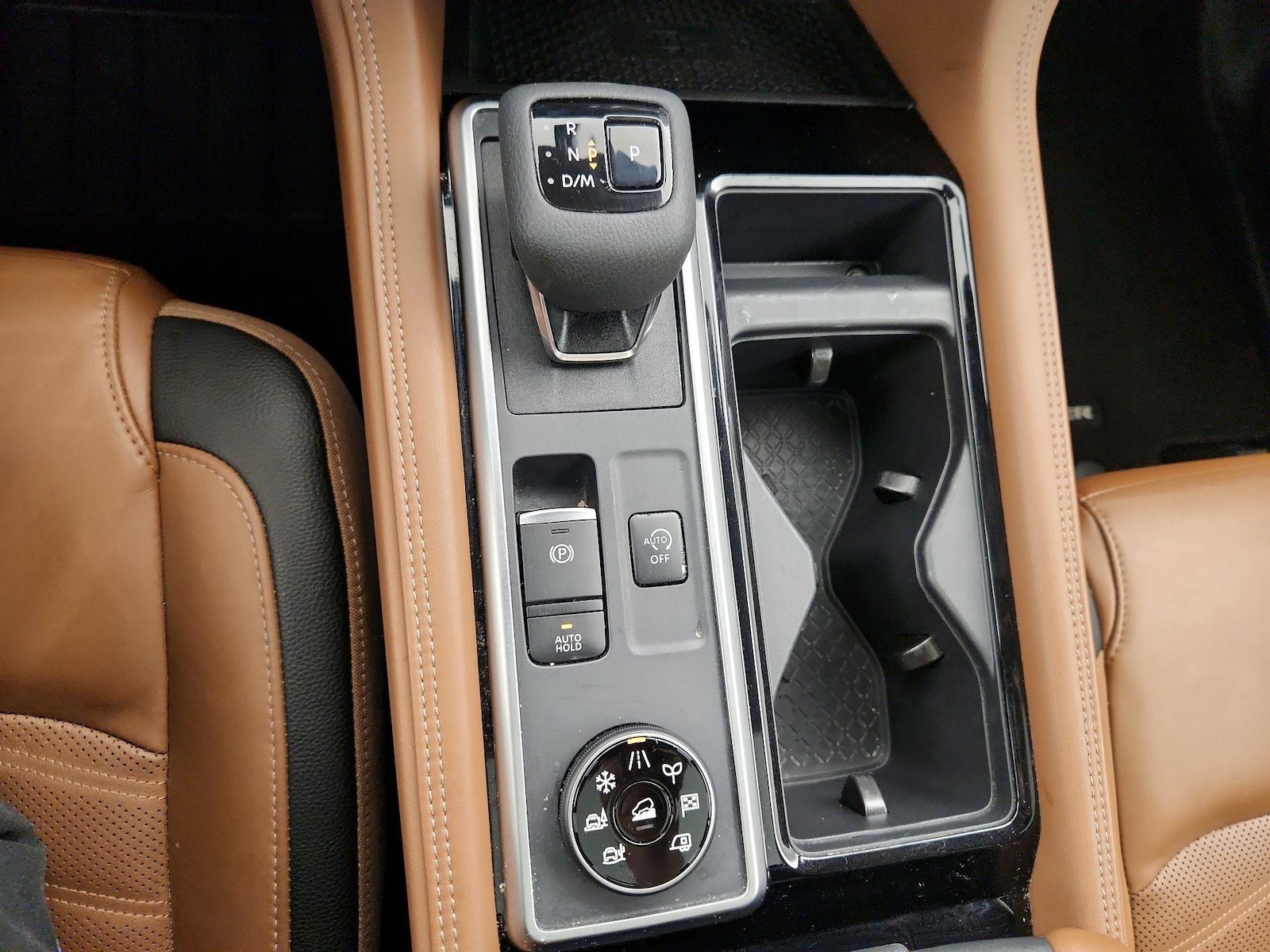 2025 Nissan Pathfinder Platinum - Photo 19