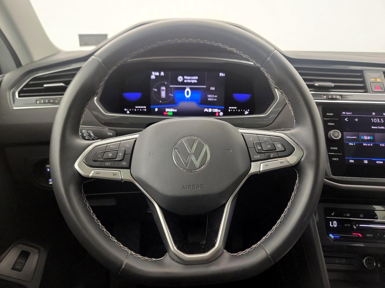 2022 Volkswagen Tiguan SE - Photo 11