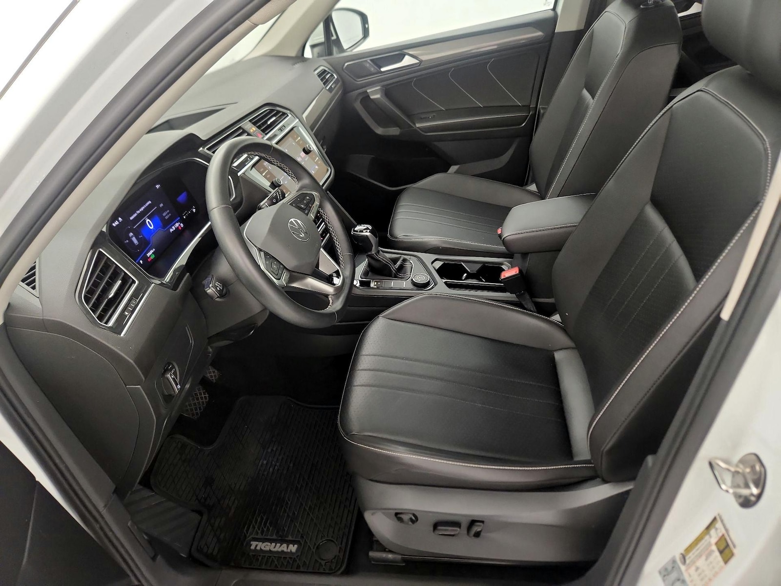 2022 Volkswagen Tiguan SE - Photo 12