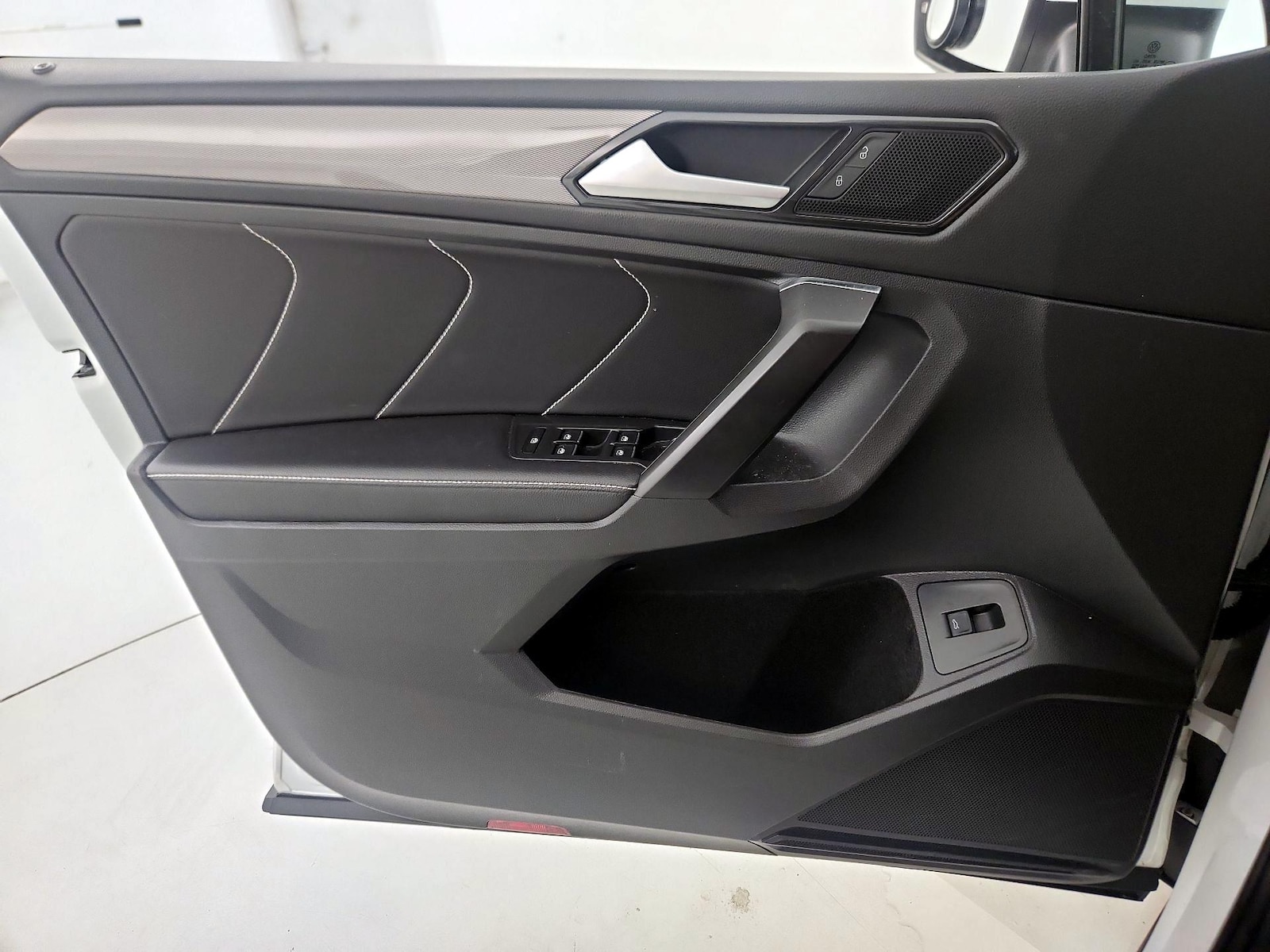 2022 Volkswagen Tiguan SE - Photo 13