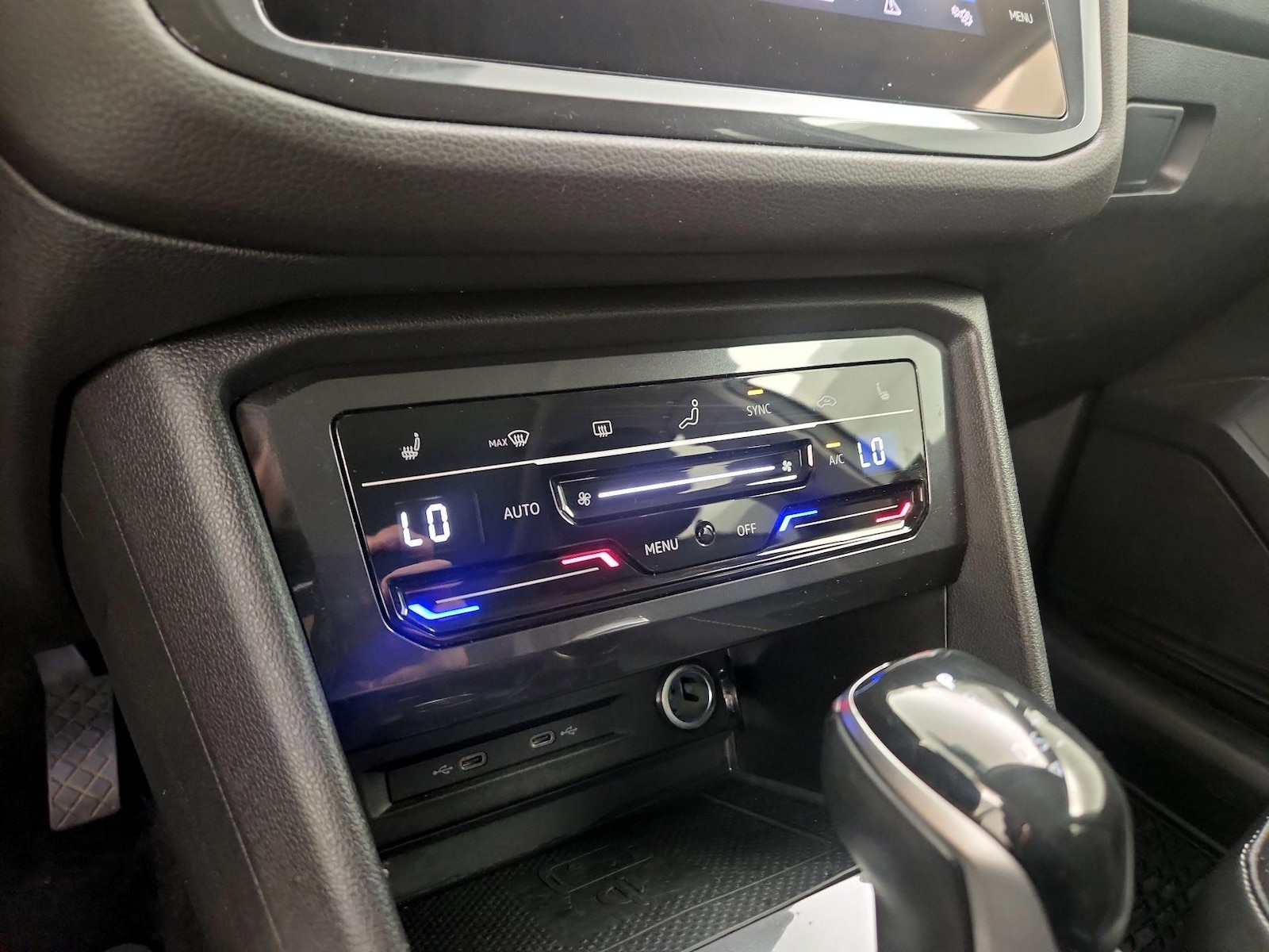 2022 Volkswagen Tiguan SE - Photo 17