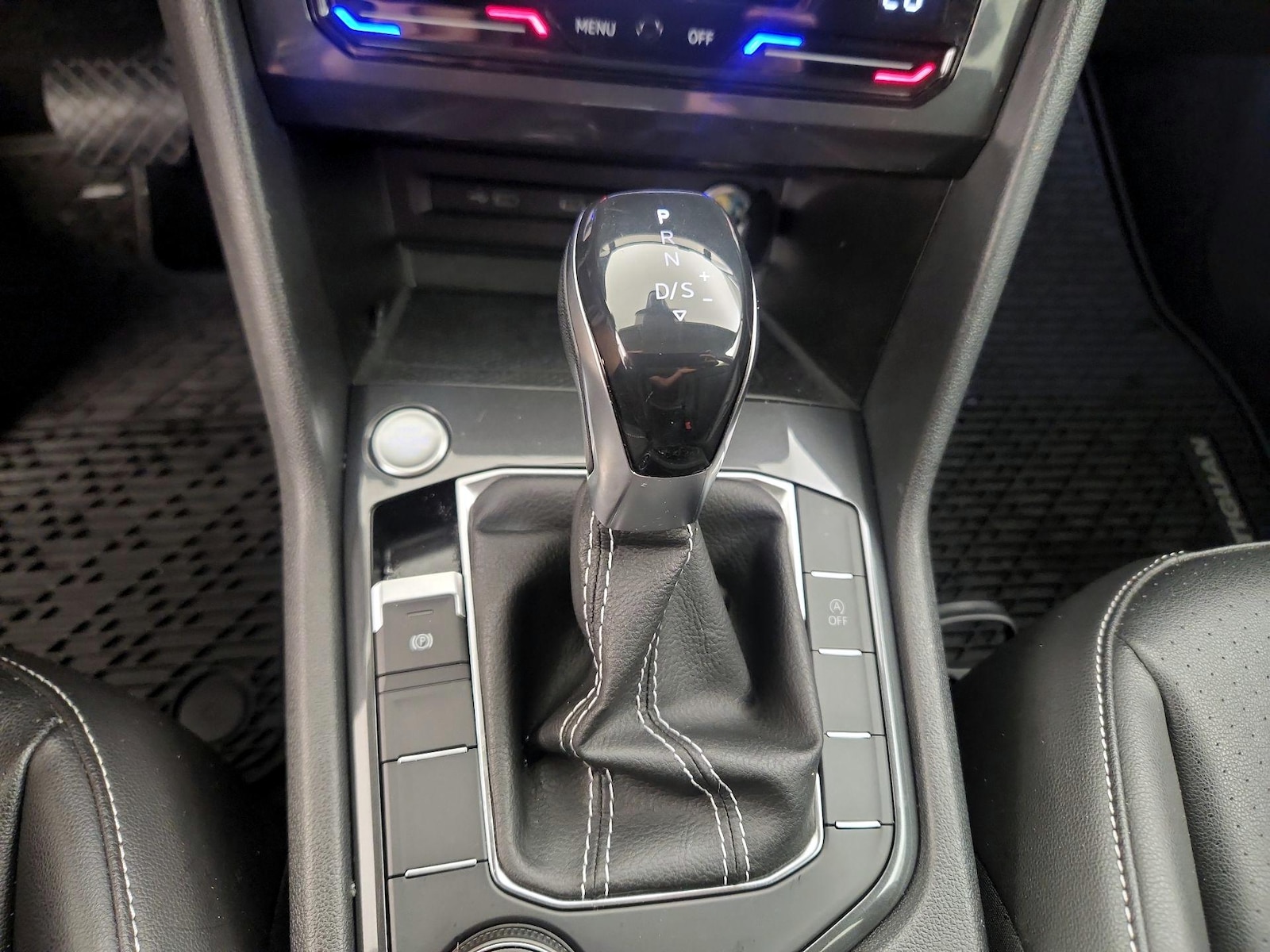 2022 Volkswagen Tiguan SE - Photo 18