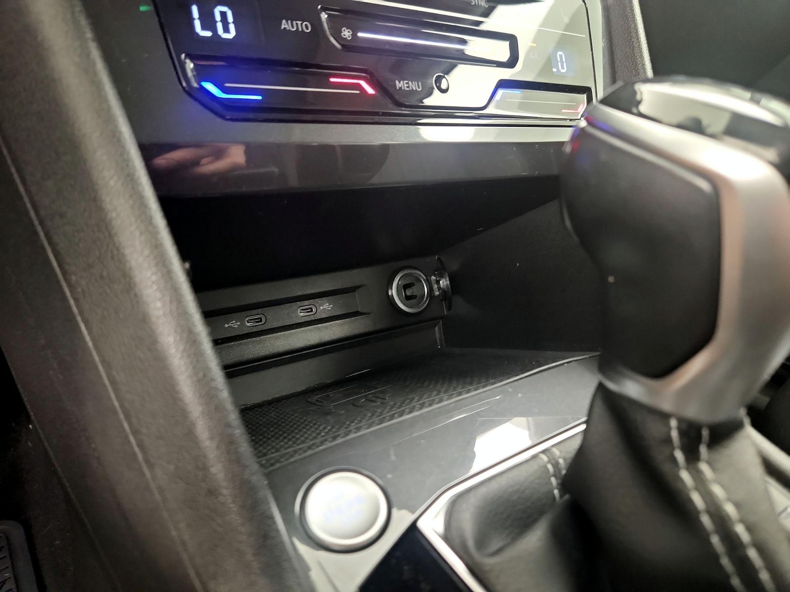 2022 Volkswagen Tiguan SE - Photo 19