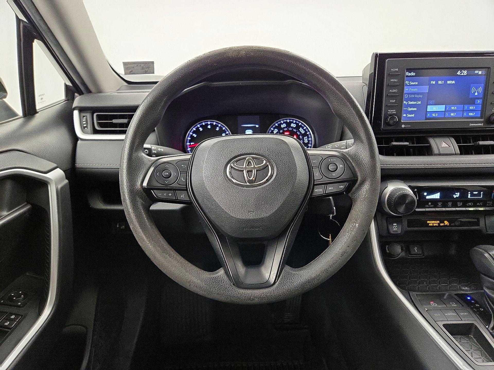 Thumbnail: 2022 Toyota RAV4 - 10